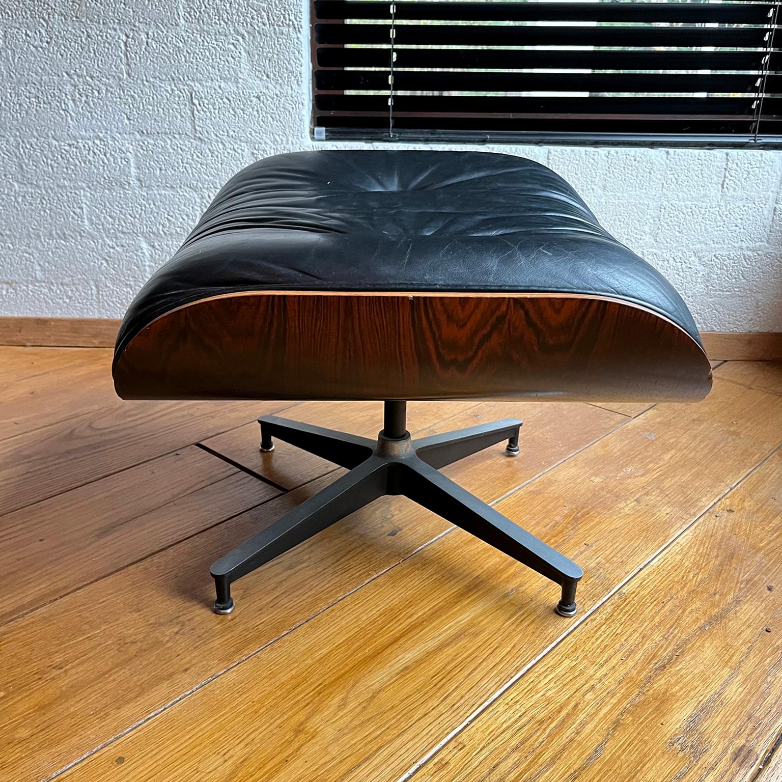 1956, Ray and Charles Eames, Miller, 1st Version Lounge Chair 1956, Ottoman 1966 en vente 11