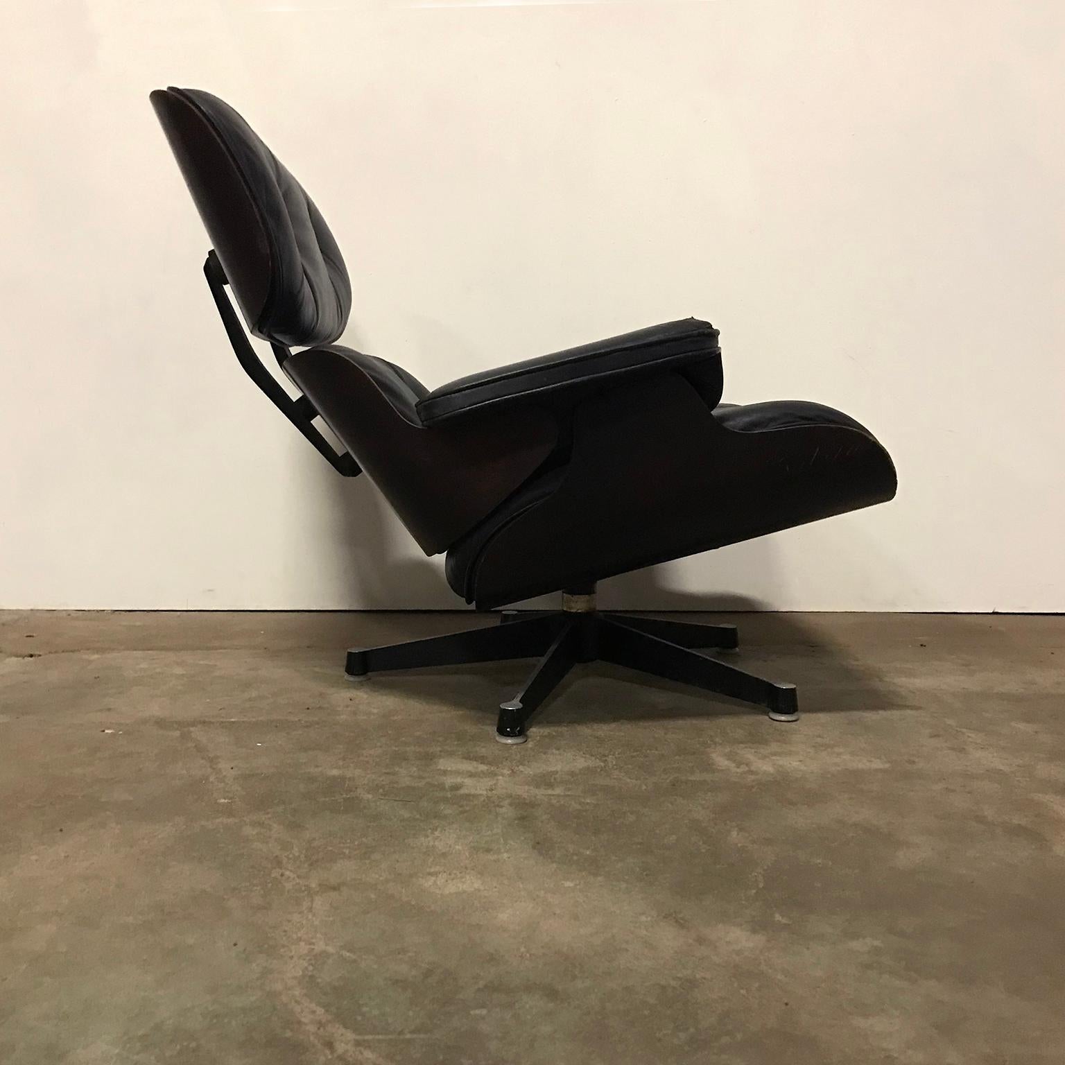 1956, Ray & Charles Eames, Miller, 1. Version Lounge Chair 1956, Ottoman 1966 (amerikanisch) im Angebot