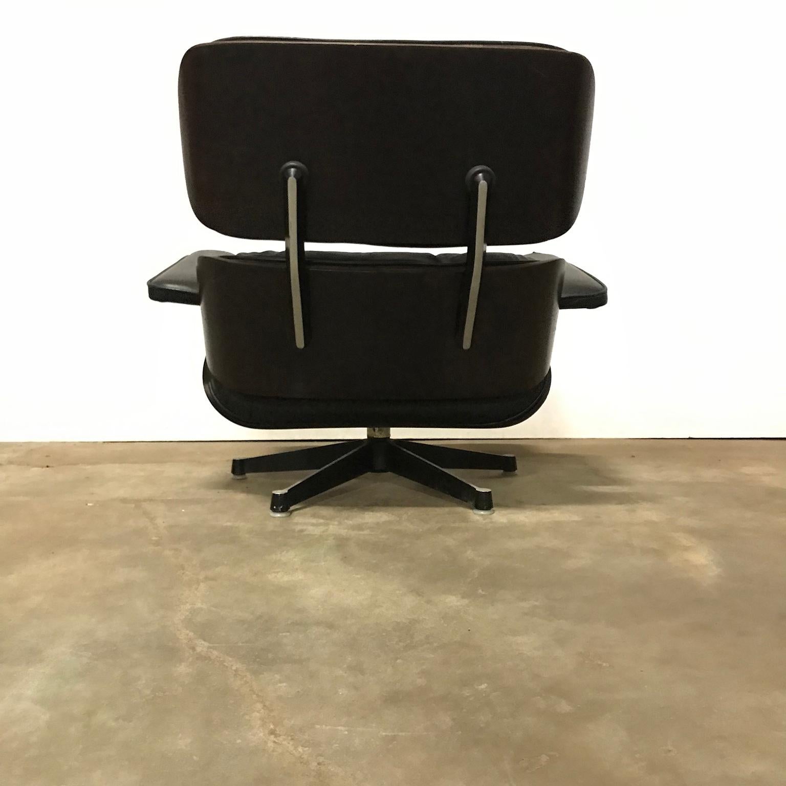 American 1956, Ray & Charles Eames, Miller, 1st Version Lounge Chair 1956, Ottoman 1966 For Sale