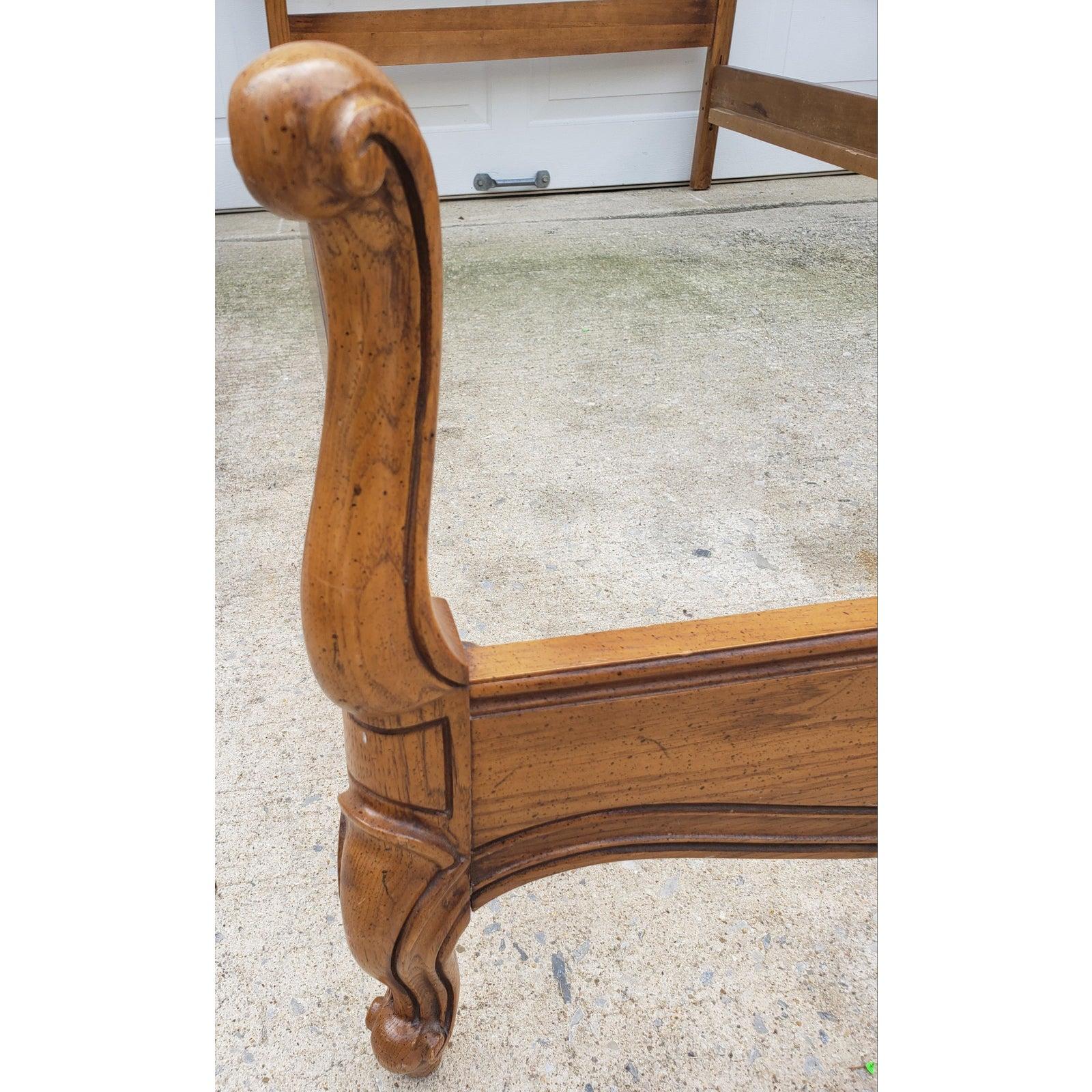 American Colonial 1956 Thomasville Twin Bedframe For Sale