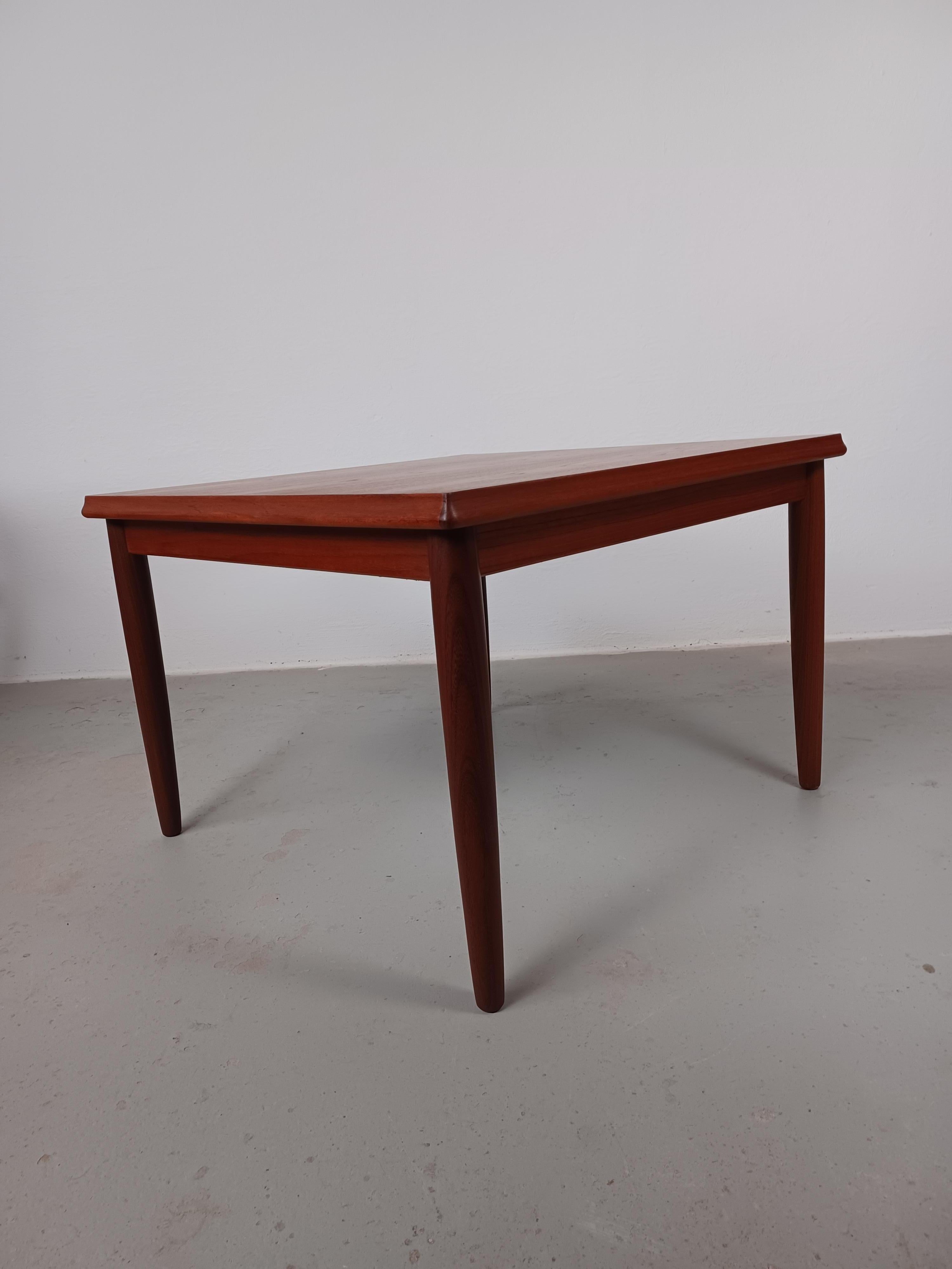Scandinavian Modern 1950s Fully Restored Danish Coffee Table in Teak For Sale