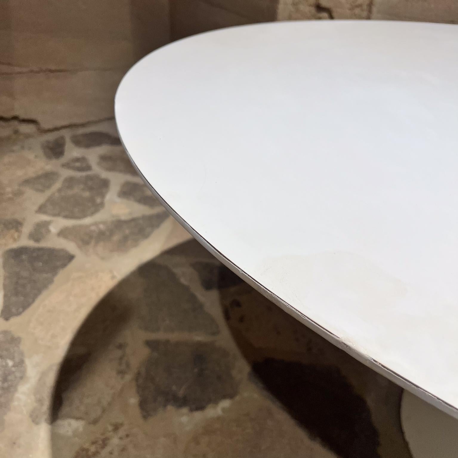 1957 Early Eero Saarinen for Knoll Table de salle à manger ovale en forme de tulipe en vente 4