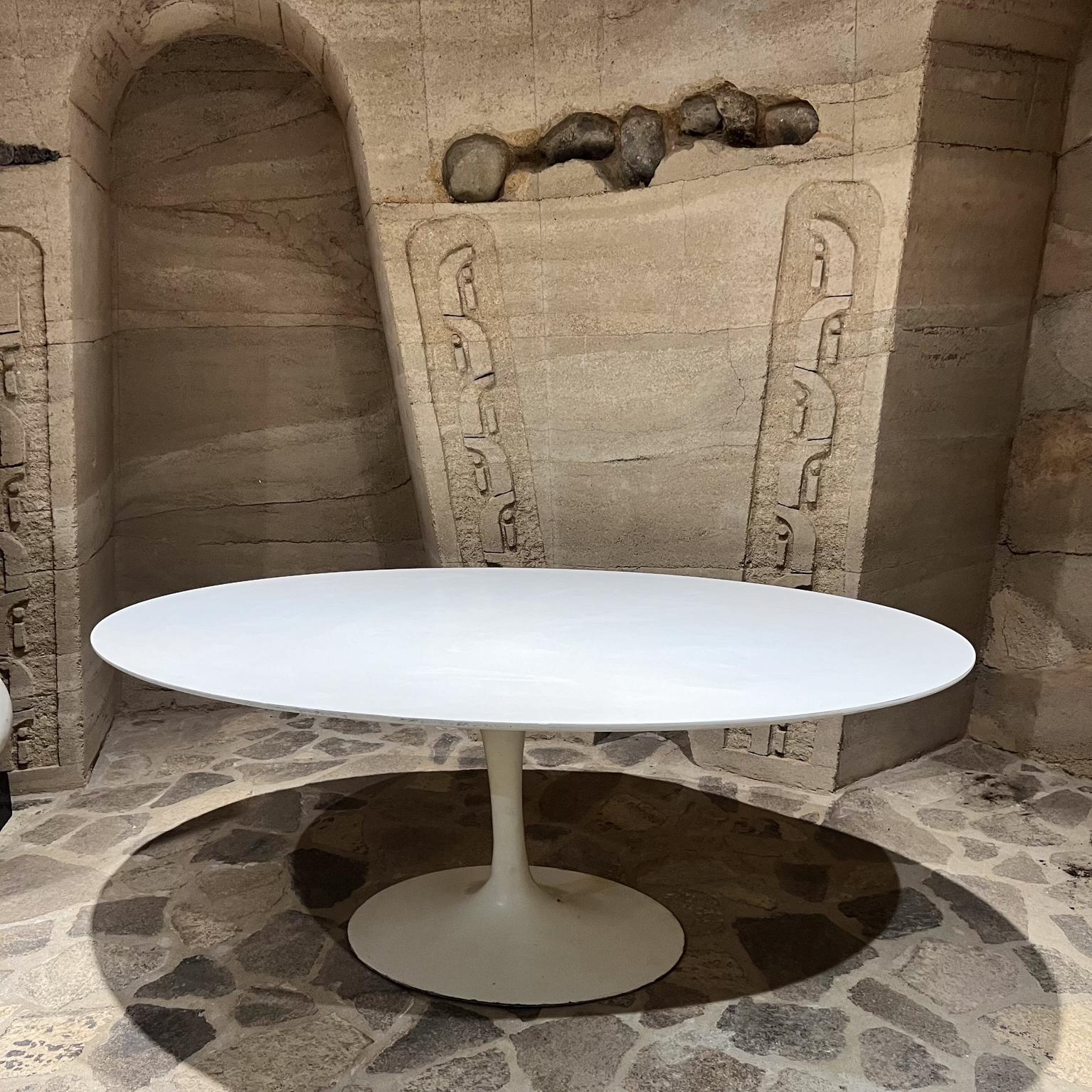 1957 Early Eero Saarinen for Knoll Table de salle à manger ovale en forme de tulipe en vente 8