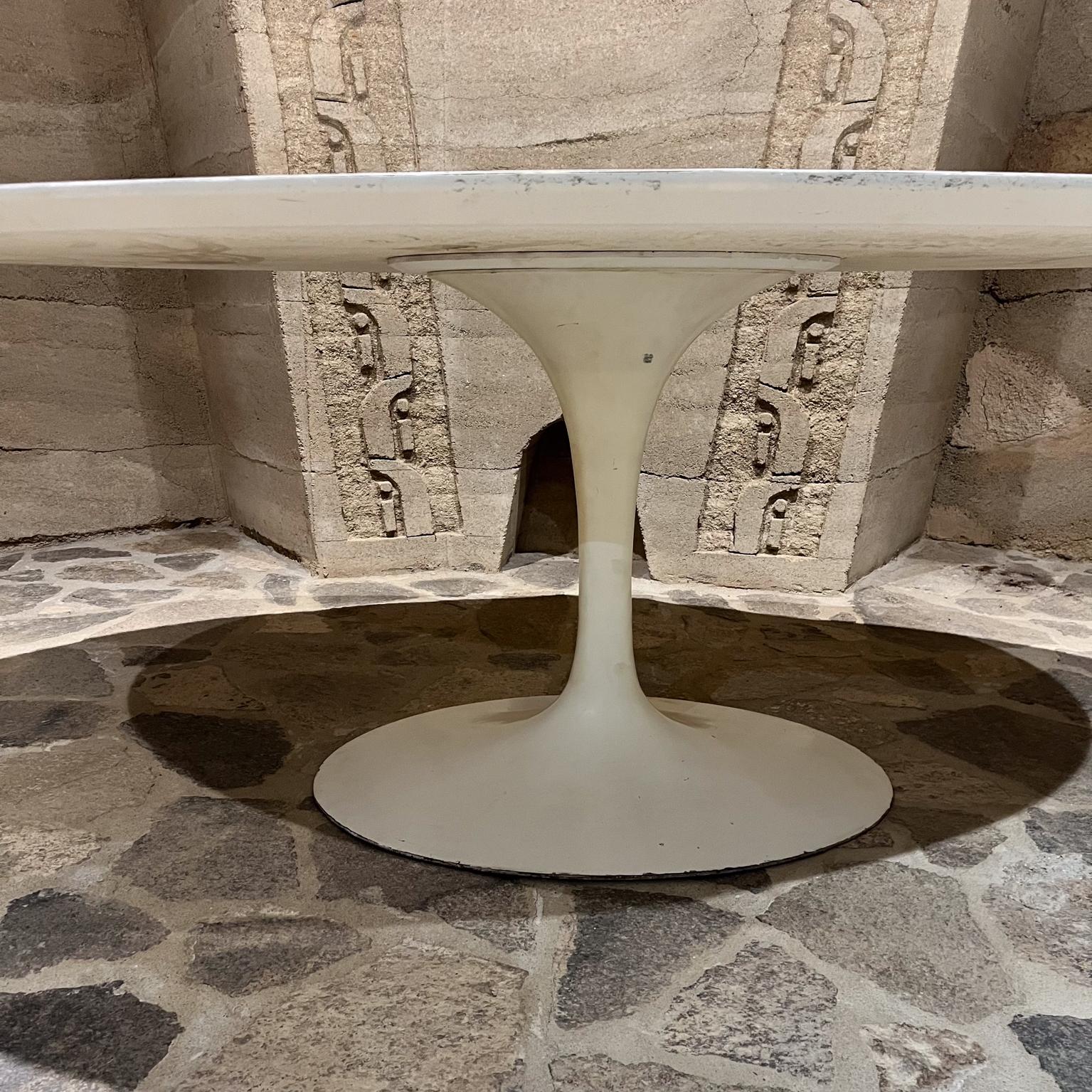 Milieu du XXe siècle 1957 Early Eero Saarinen for Knoll Table de salle à manger ovale en forme de tulipe en vente