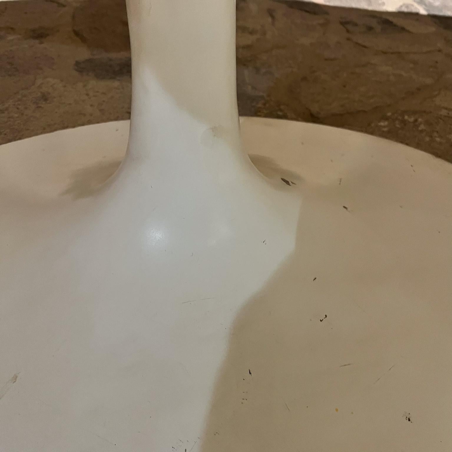 1957 Early Eero Saarinen for Knoll Table de salle à manger ovale en forme de tulipe en vente 2