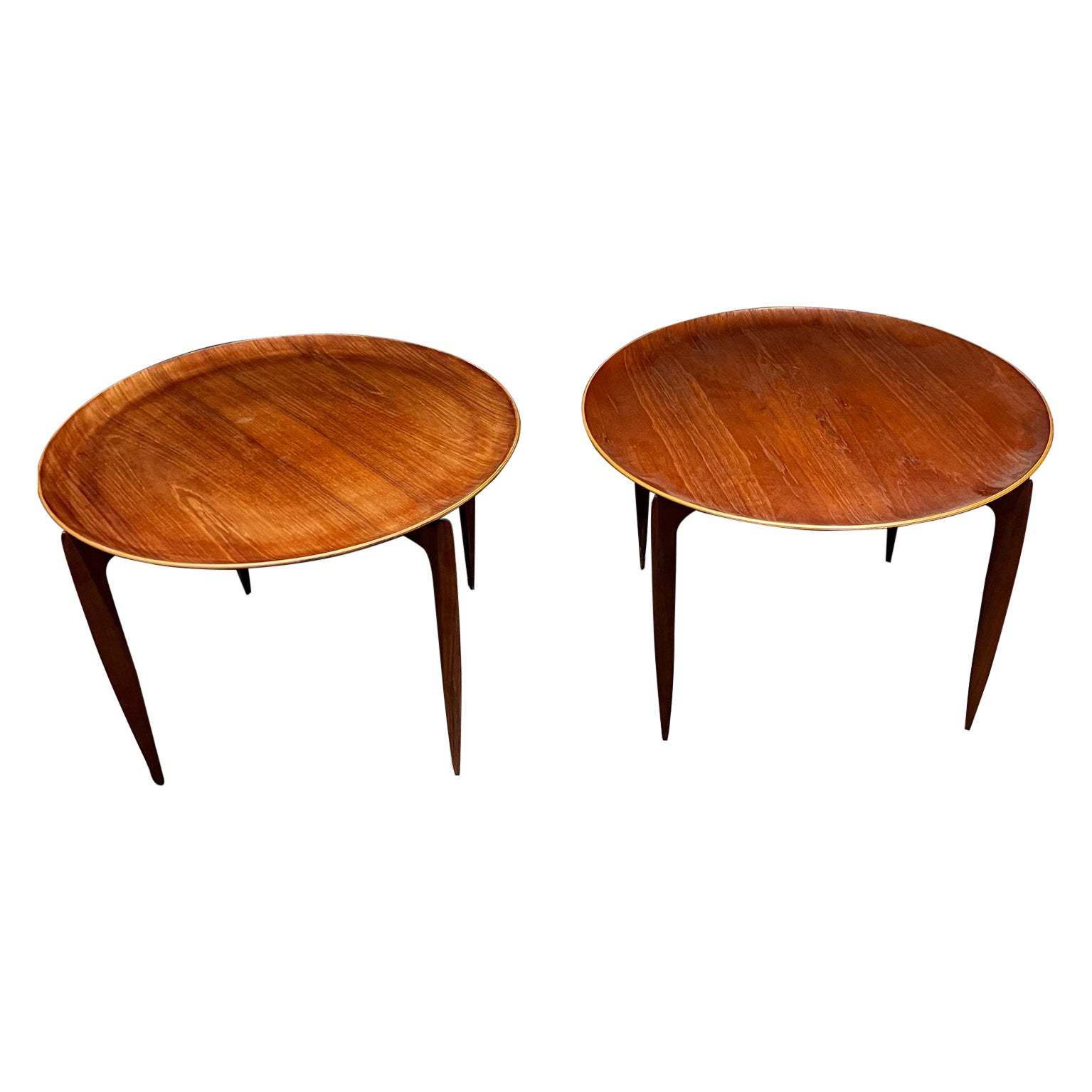1957 Engholm & Willumsen per Fritz Hansen Coppia di tavolini pieghevoli con piano a vassoio in teak