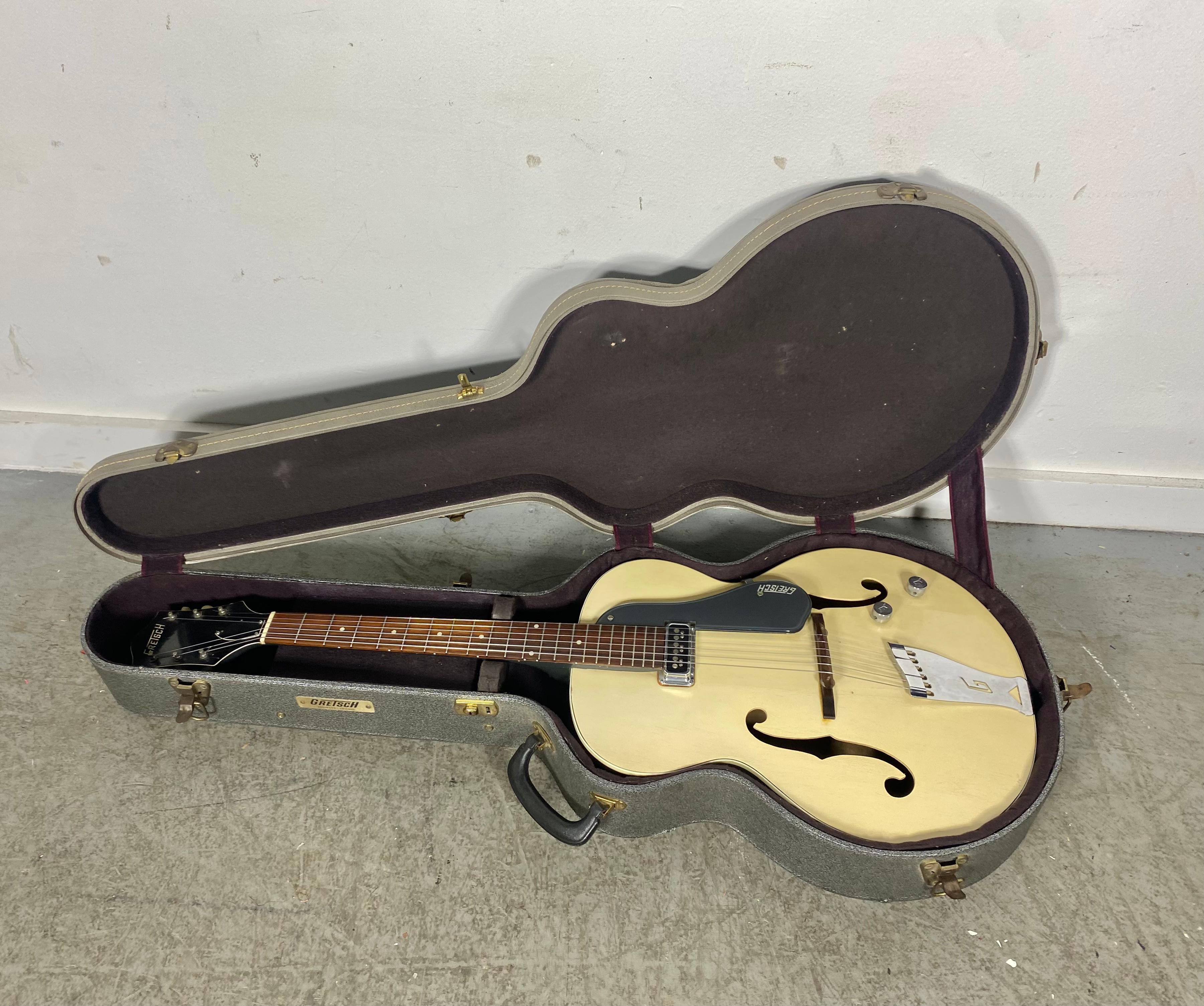 Classic Modernist design..1957 Gretsch 6187 Corvette in Lotus Ivory!
Very clean 1957 Gretsch 6187 in Lotus Ivory w/ Gray Metallic back/sides/neck.rosewood fretboard,, The model number of this guitar is a bit confusing as the model 6187 was also used