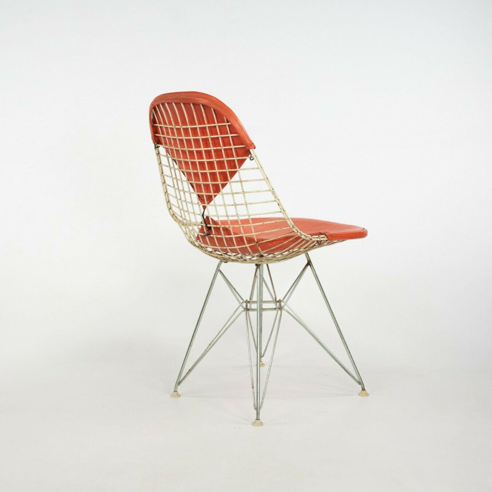 1957 Herman Miller Eames DKR-2 Ess-/Beistellstühle, Fünfer-Set mit orangefarbenen Polstern (Metall) im Angebot