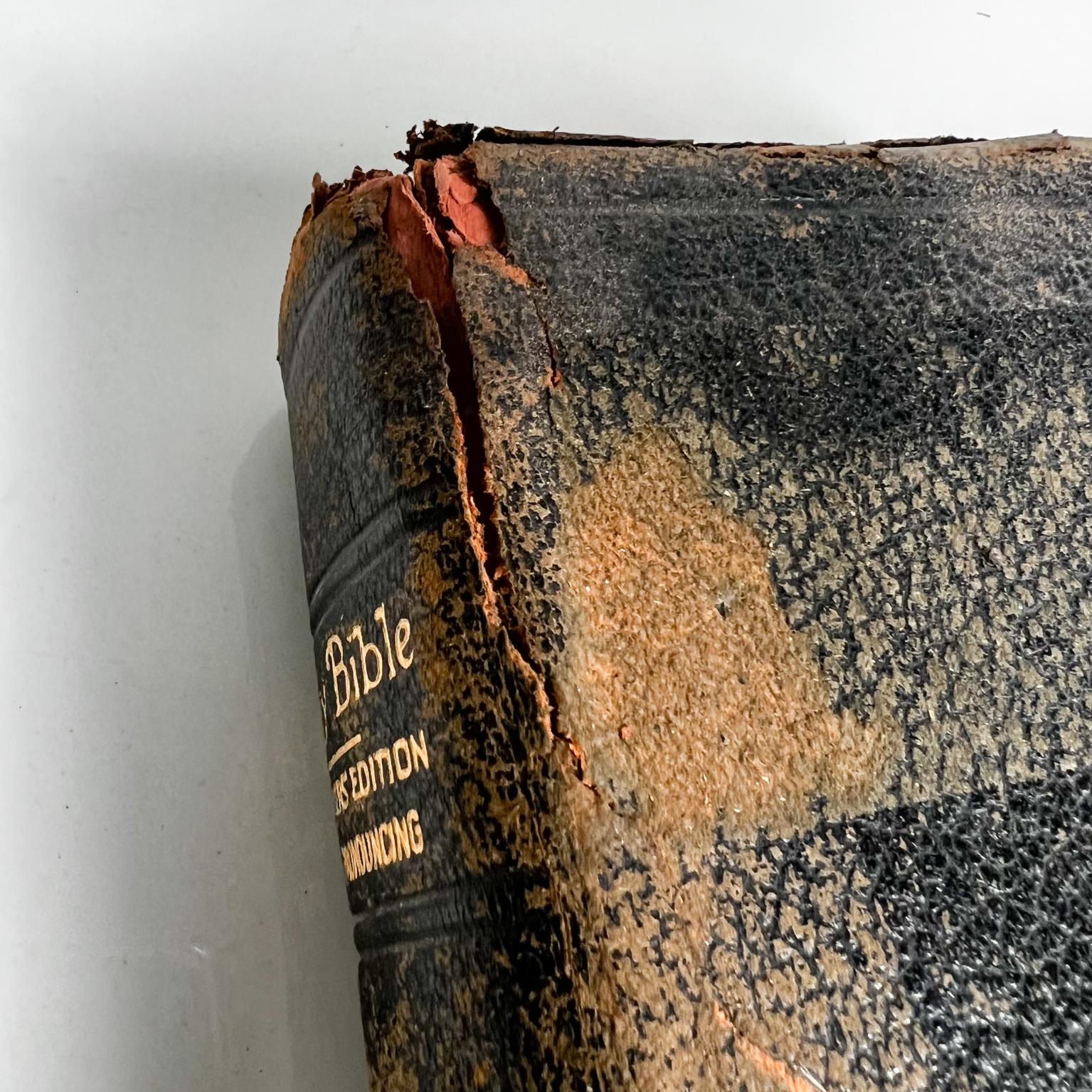 1957 Holy Bible Distressed Leather Inscribed Teachers Edition Concordia 2