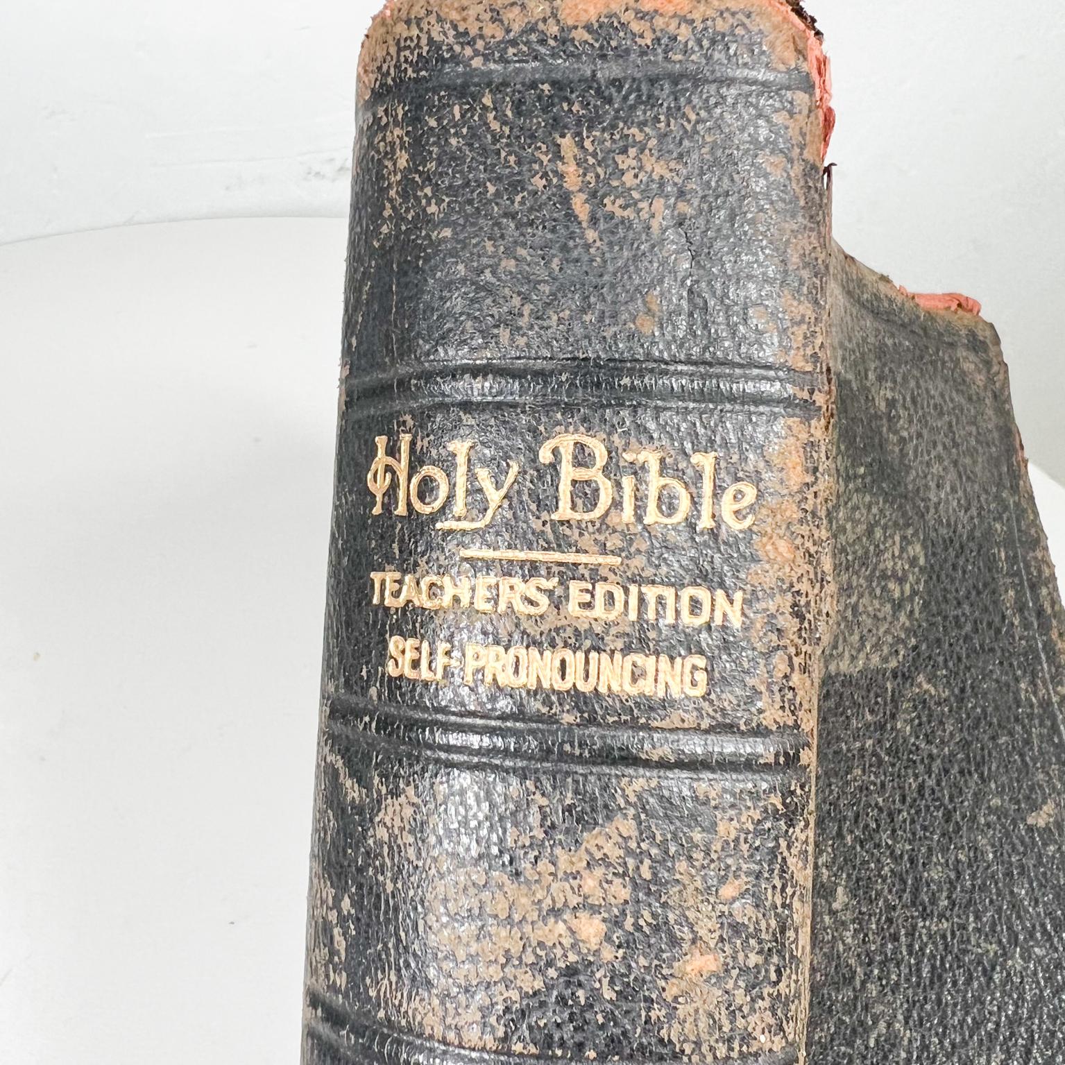 1957 Holy Bible Distressed Leather Inscribed Teachers Edition Concordia 4