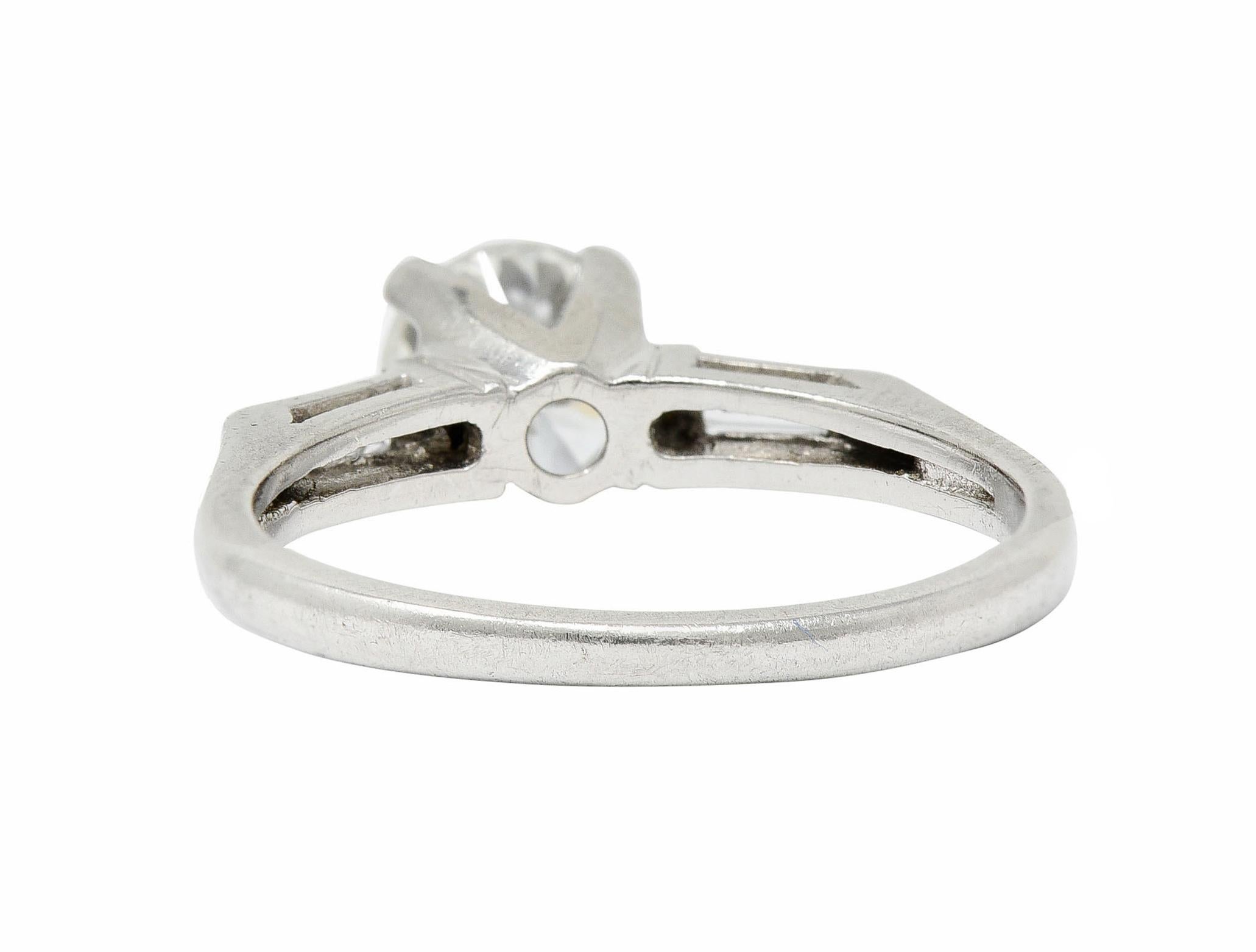 Retro 1957 Mid-Century 1.10 Carats Diamond Platinum Three Stone Engagement Ring For Sale