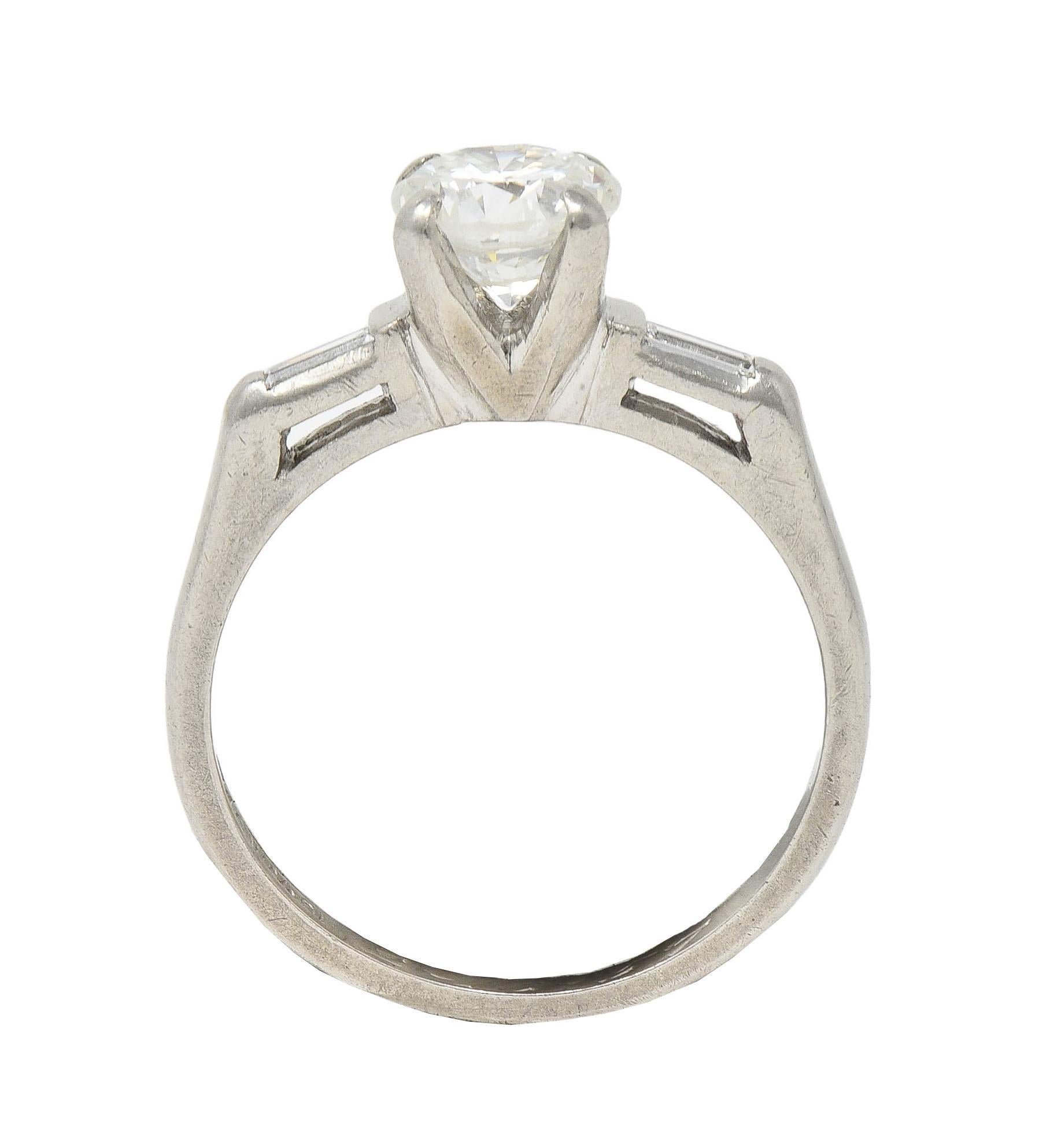 1957 Anello di fidanzamento vintage con tre pietre di platino e diamanti da 1,10 CTW di metà secolo in vendita 6