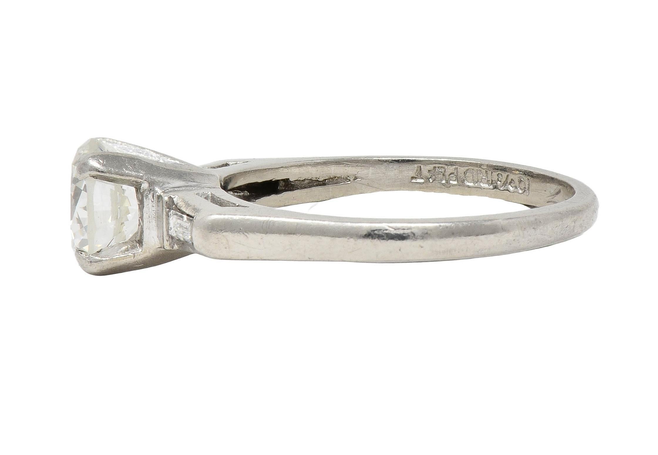 1957 Anello di fidanzamento vintage con tre pietre di platino e diamanti da 1,10 CTW di metà secolo in vendita 1