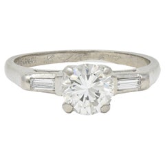 1957 Mid-Century 1.10 CTW Diamond Platinum Three Stone Vintage Engagement Ring (bague de fiançailles vintage en platine à trois pierres)