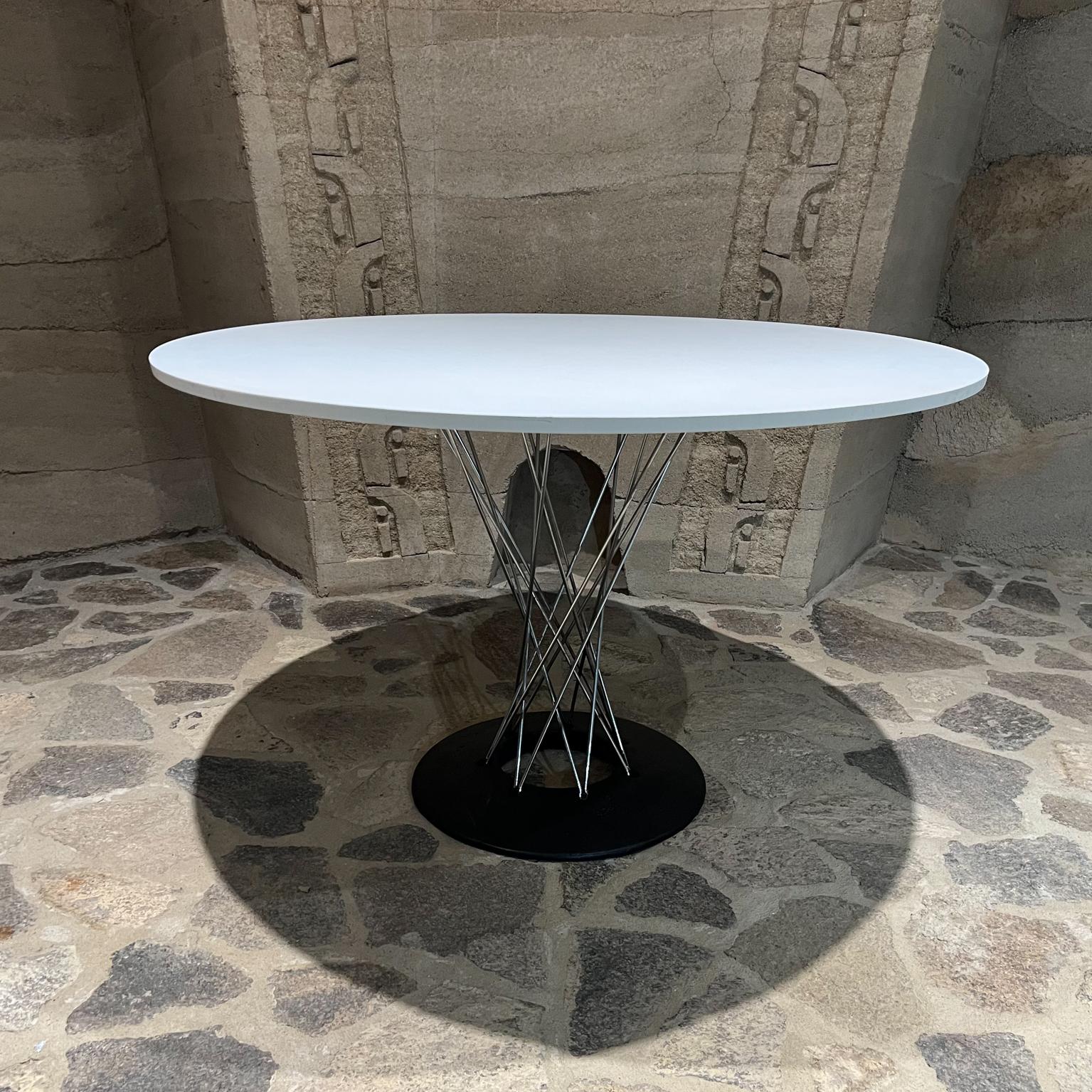 1957 Original Cyclone dining table designed by noted artist Isamu Noguchi for Knoll.
Signs of stamp ghost label underside present and worn.
Original tabletop features a new Formica top.
Made in the circa 1950s.
29.5 tall x 48 diameter
Preowned