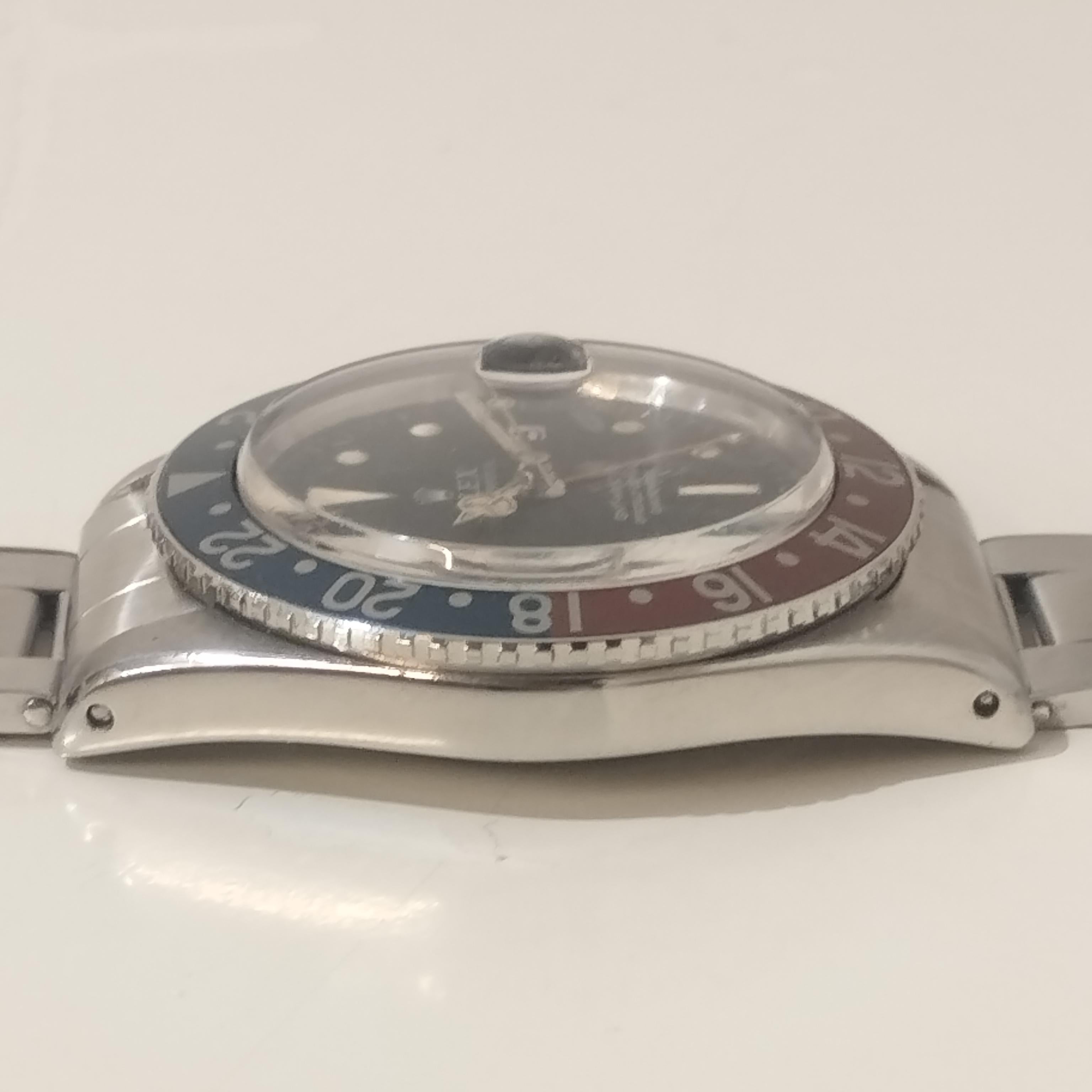 Precioso Rolex Gmt Master
ref. 6542
Año 1957
Número de serie 32**04
Esfera de servicio Rolex (probablemente de mediados de los 60) - Swiss T<25
Inserto de bazel metálico en excelentes condiciones
Caja y pulsera en excelentes condiciones
Pulsera