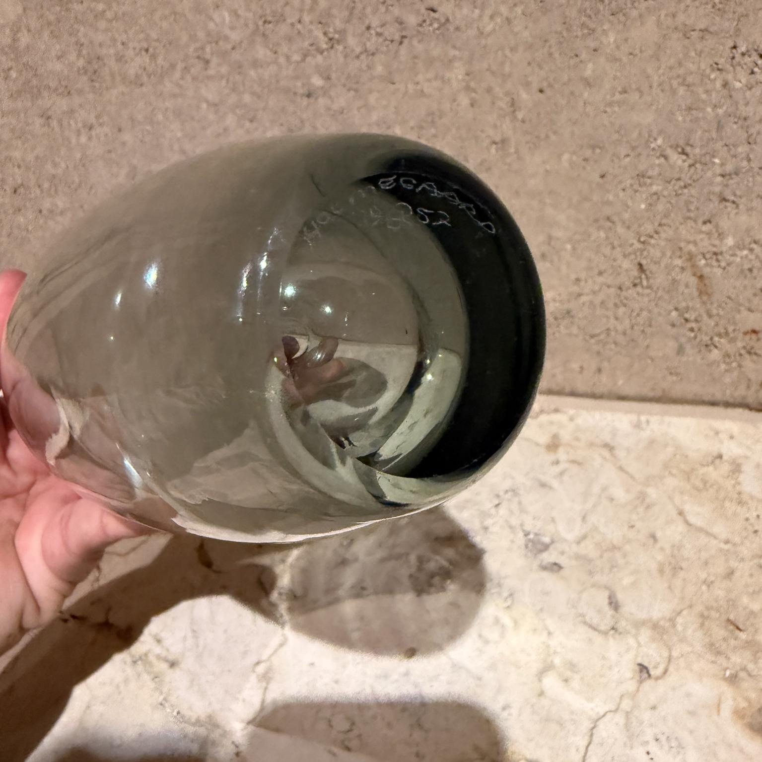 Vetro artistico 1957 Vaso di vetro torpedo grigio fumo Per Lütken Holmegaard in vendita