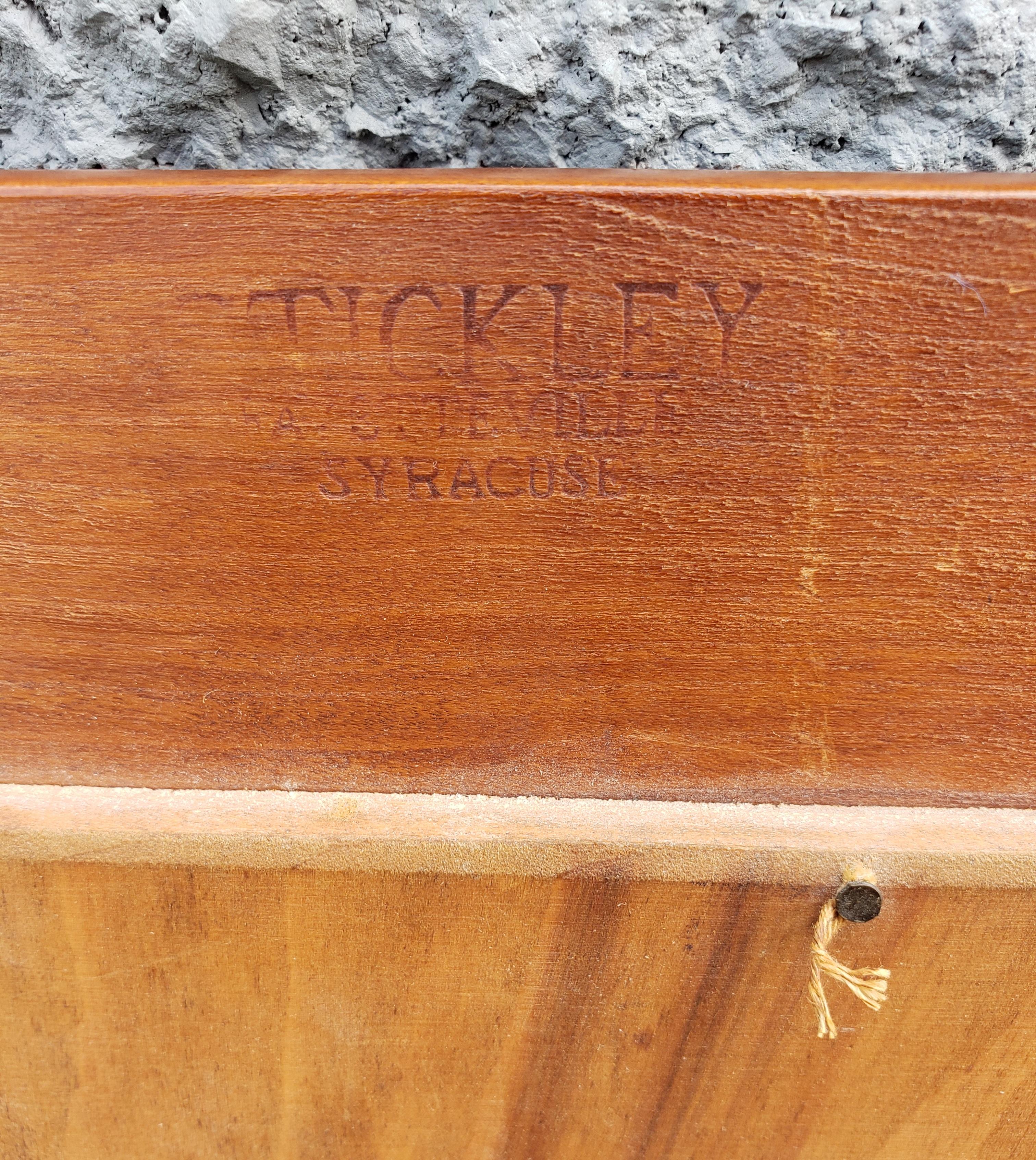 Commode double à 8 tiroirs en cerisier massif Chippendale de Stickley Furniture, 1957 en vente 5