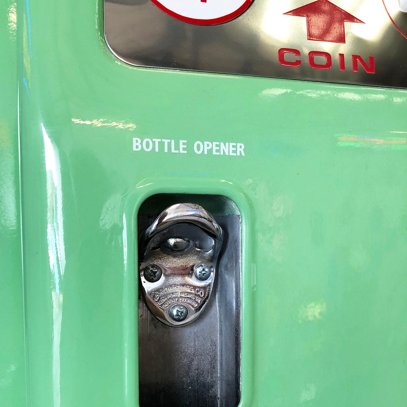 1957 Cavalier 72 Dr Pepper Machine In Good Condition For Sale In Weybridge, Surrey