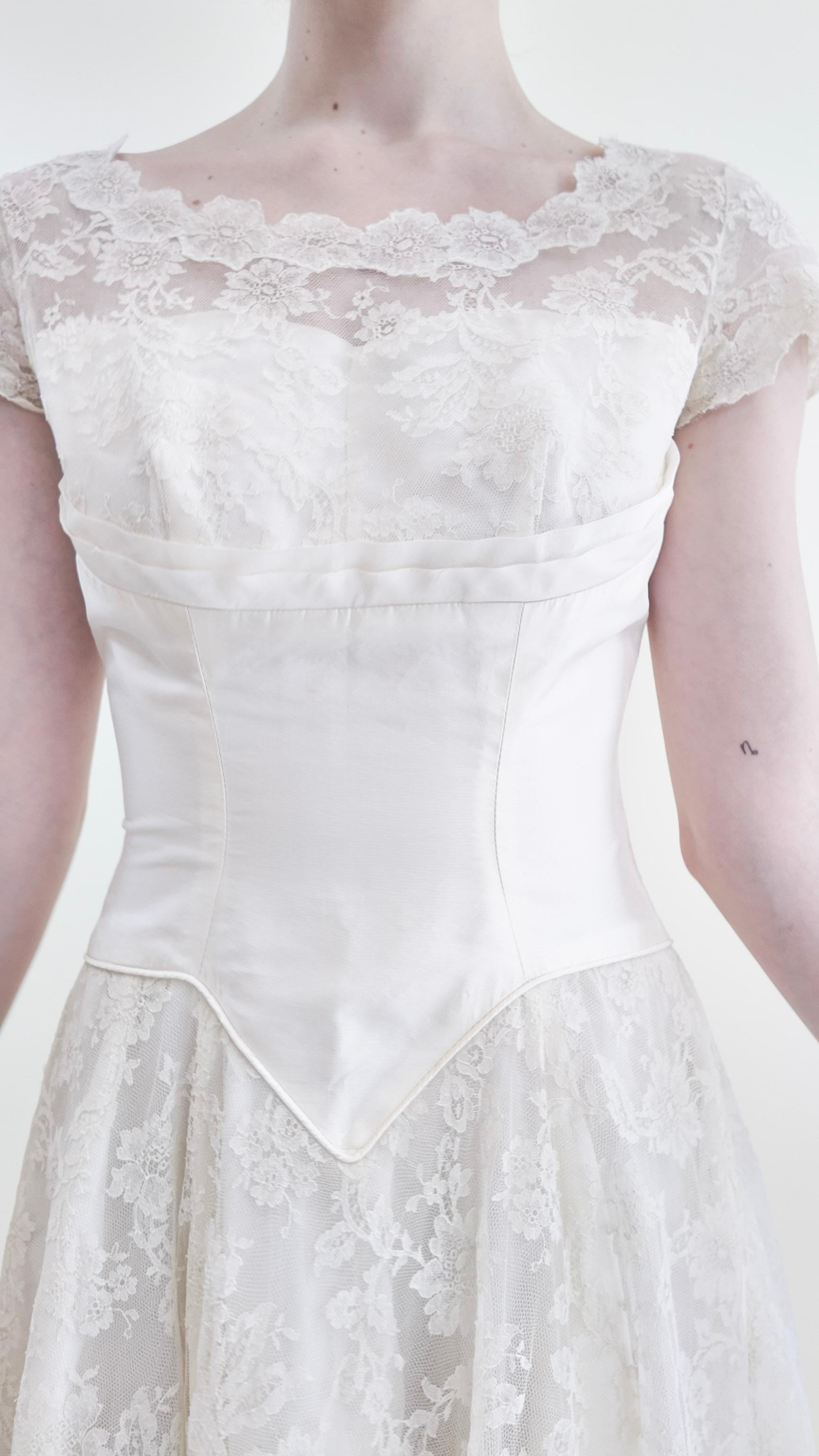 1957 Vintage White Silk & Lace Wedding Dress For Sale 7