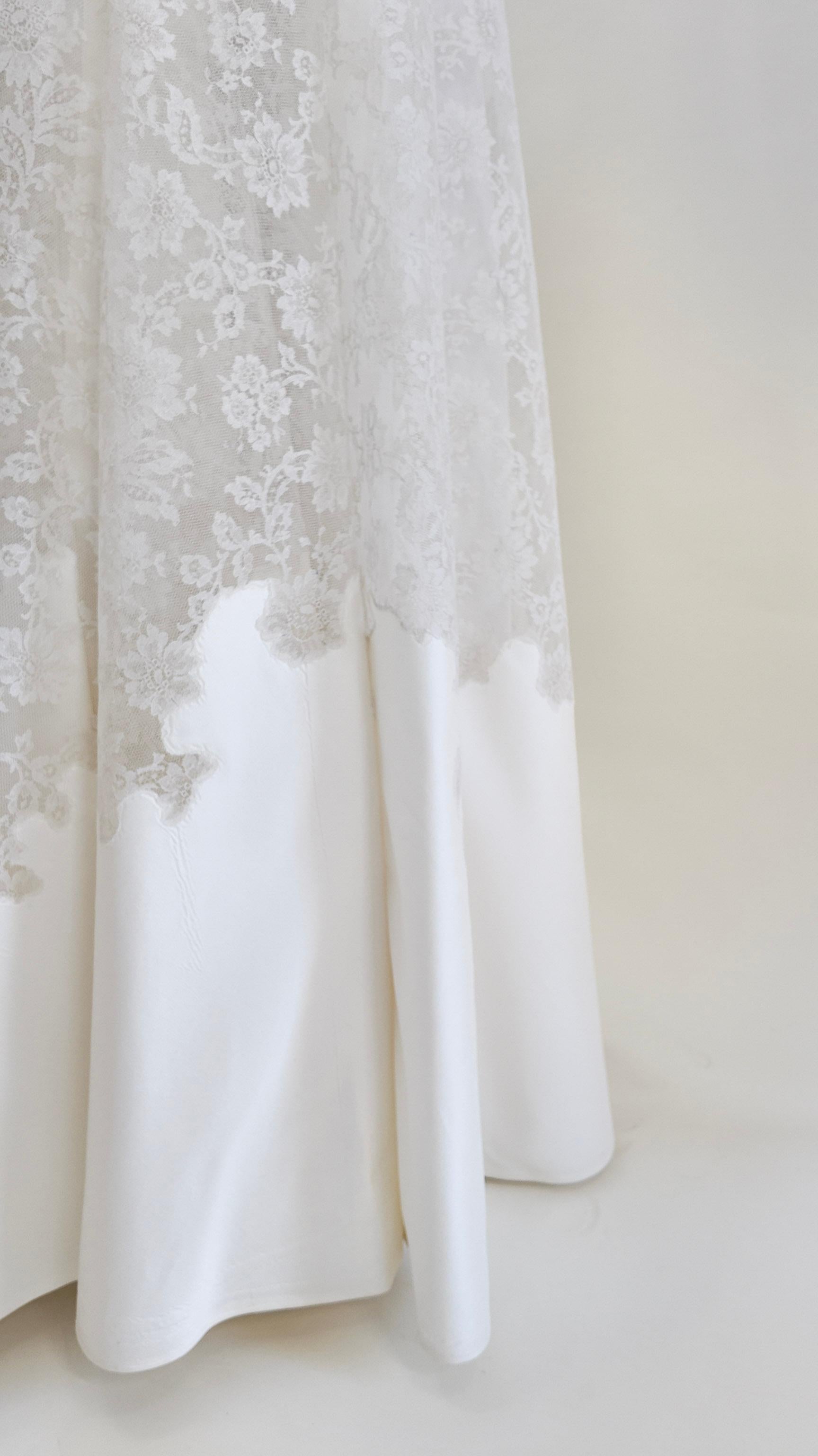 1957 Vintage White Silk & Lace Wedding Dress For Sale 8