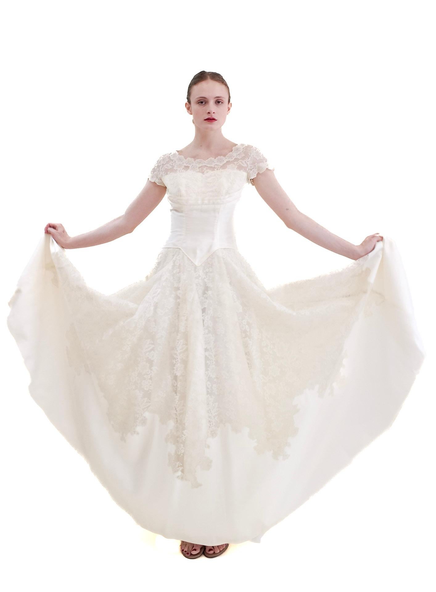 1957 Vintage White Silk & Lace Wedding Dress In Good Condition For Sale In Los Angeles, CA