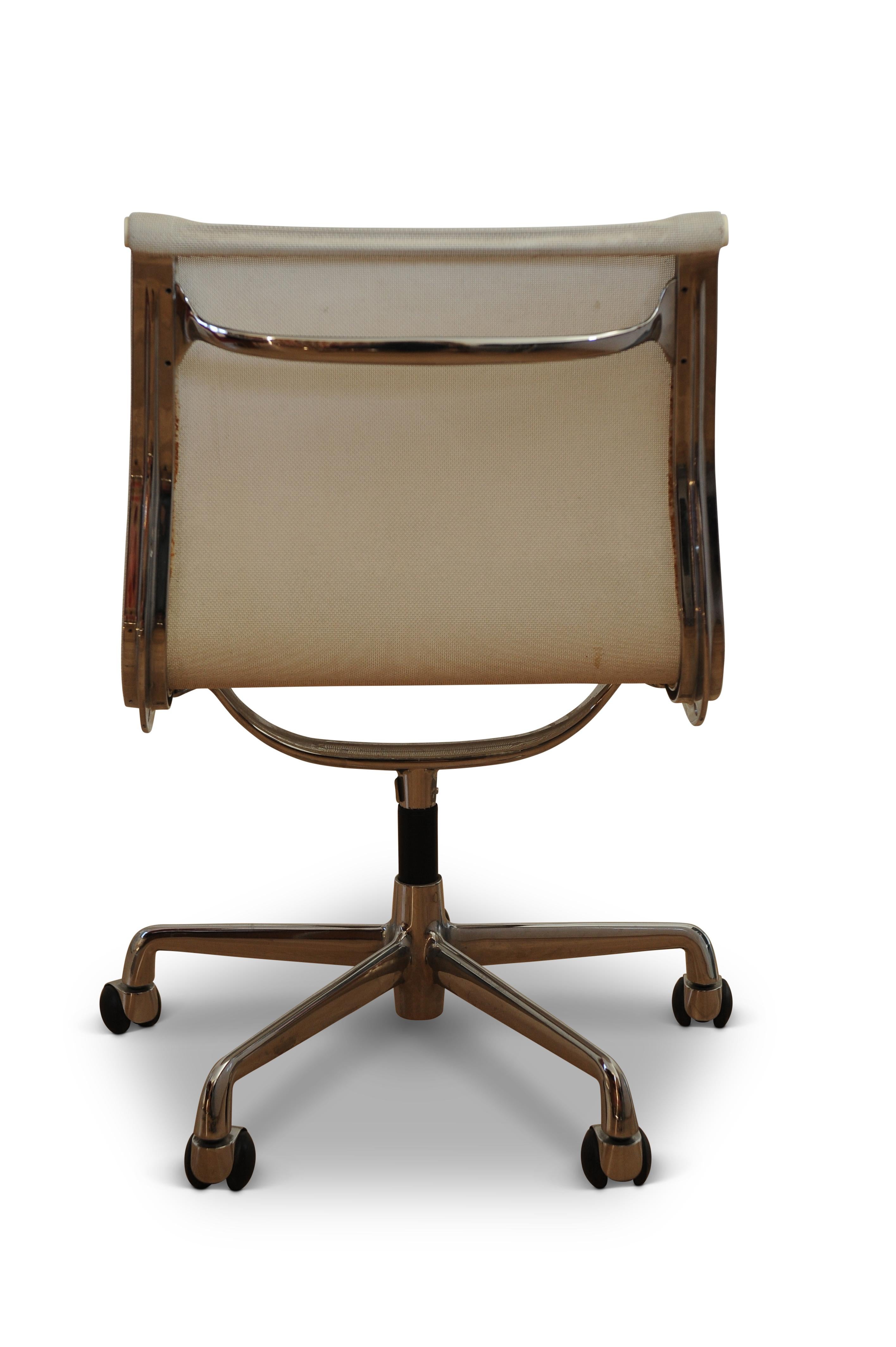 Italian 1958 Charles & Ray Eames for ICF White Net Weave EA108 Office Swivel Chair For Sale