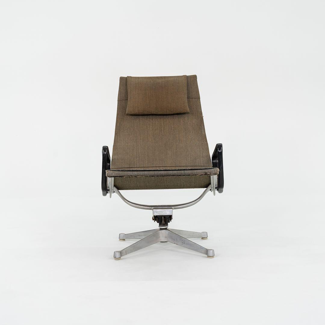1958 Eames Aluminum Group Lounge Chair and Ottoman in Rare Saran Fabric In Good Condition For Sale In Philadelphia, PA