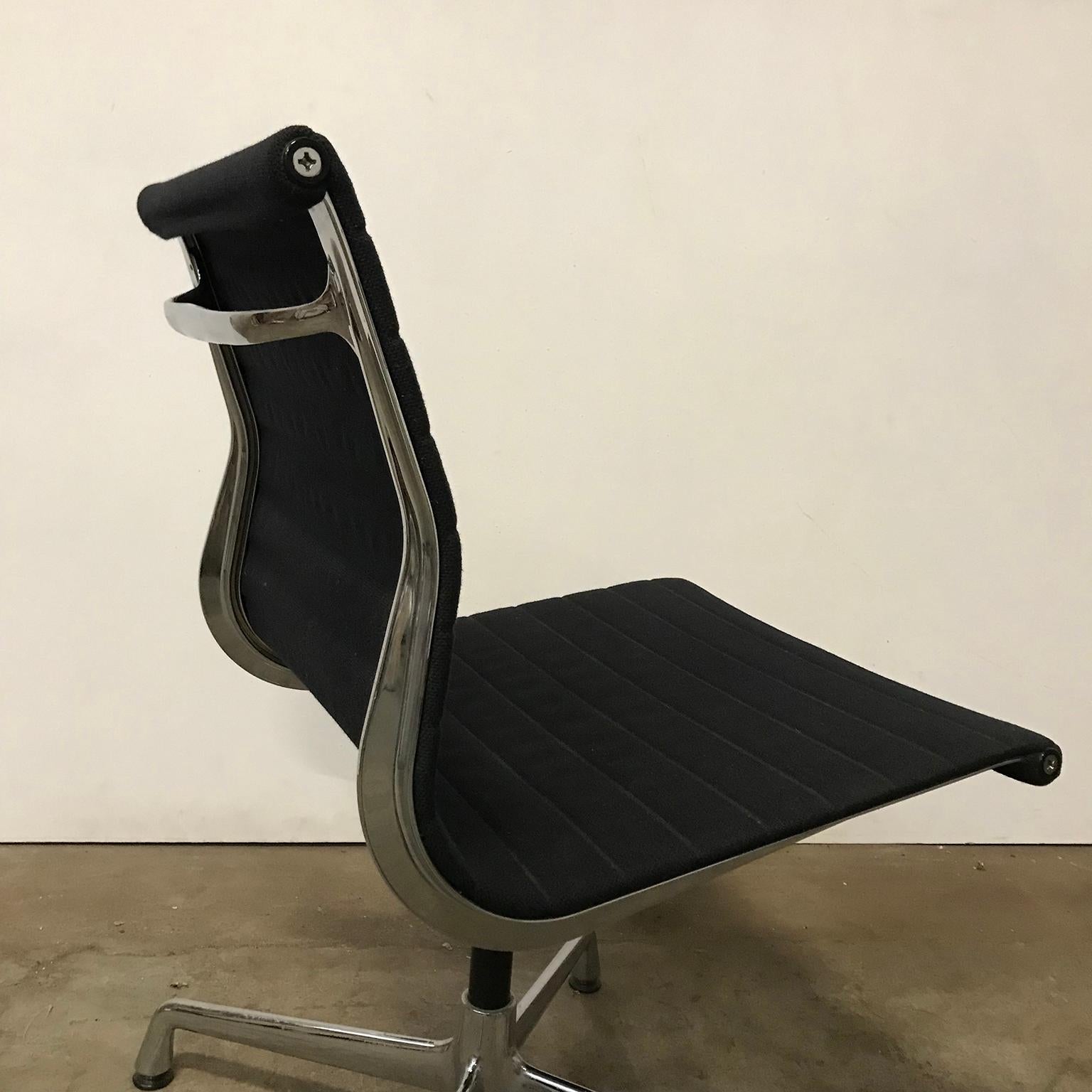 1958, Eames, EA 107 per Herman Miller, Sedia statica non girevole in alluminio in vendita 4