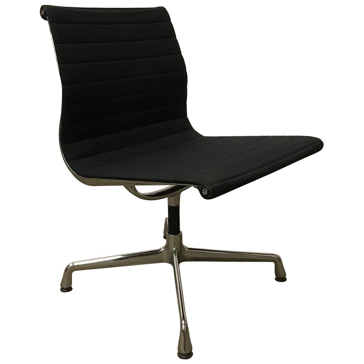 1958, Eames, EA 107 para Herman Miller, Silla estática de aluminio no giratoria