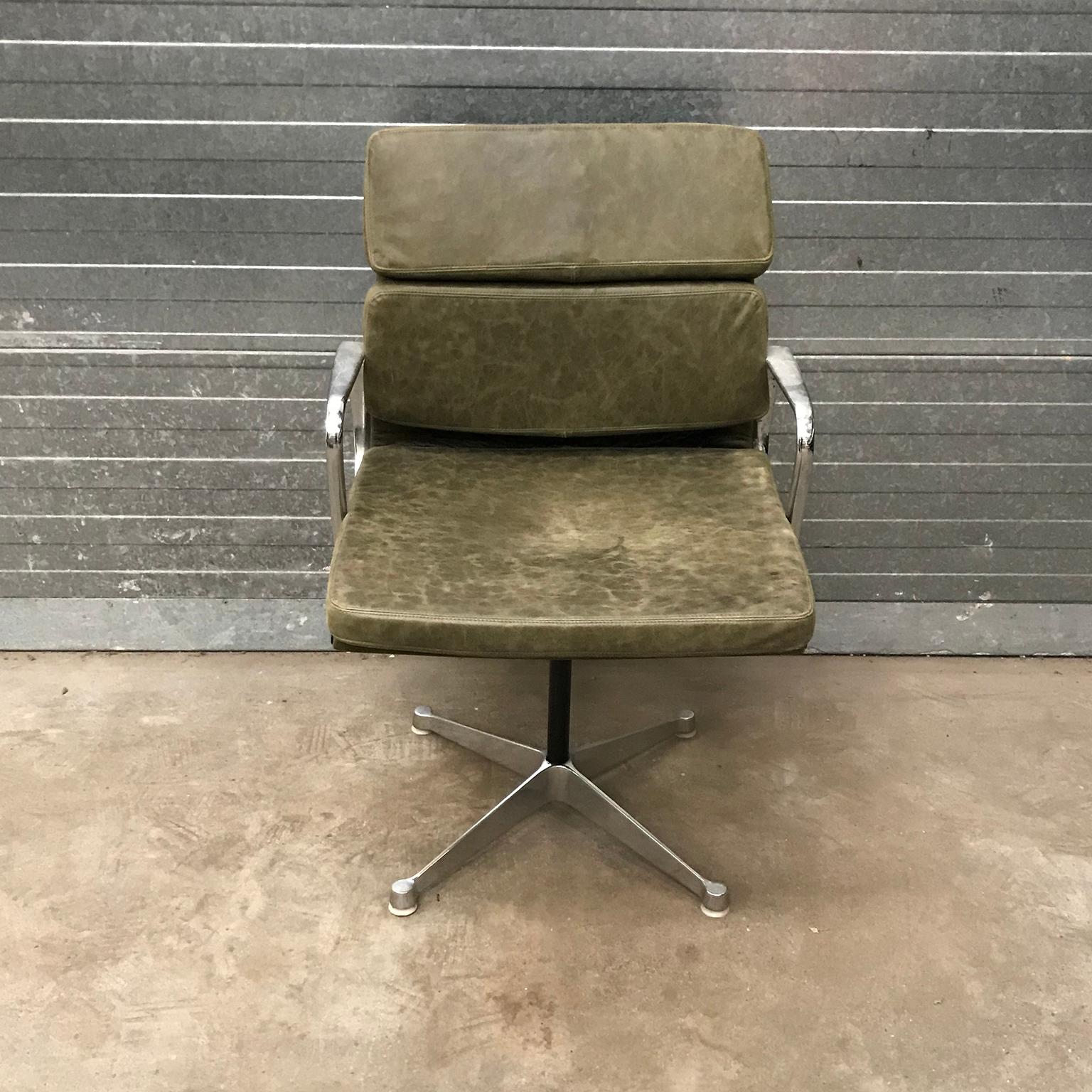 1958, Eames for Herman Miller, Early EA 207 Softpad in Green Vintage Leather 3