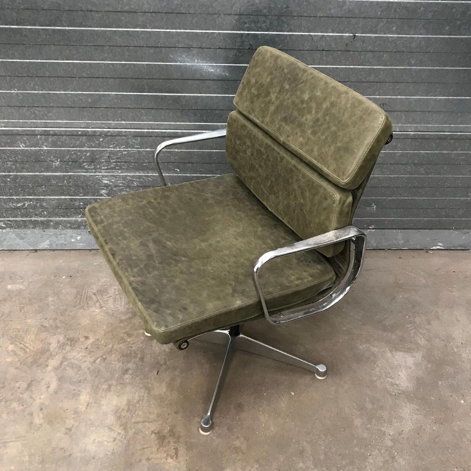 1958, Eames for Herman Miller, Early EA 207 Softpad in Green Vintage Leather 4