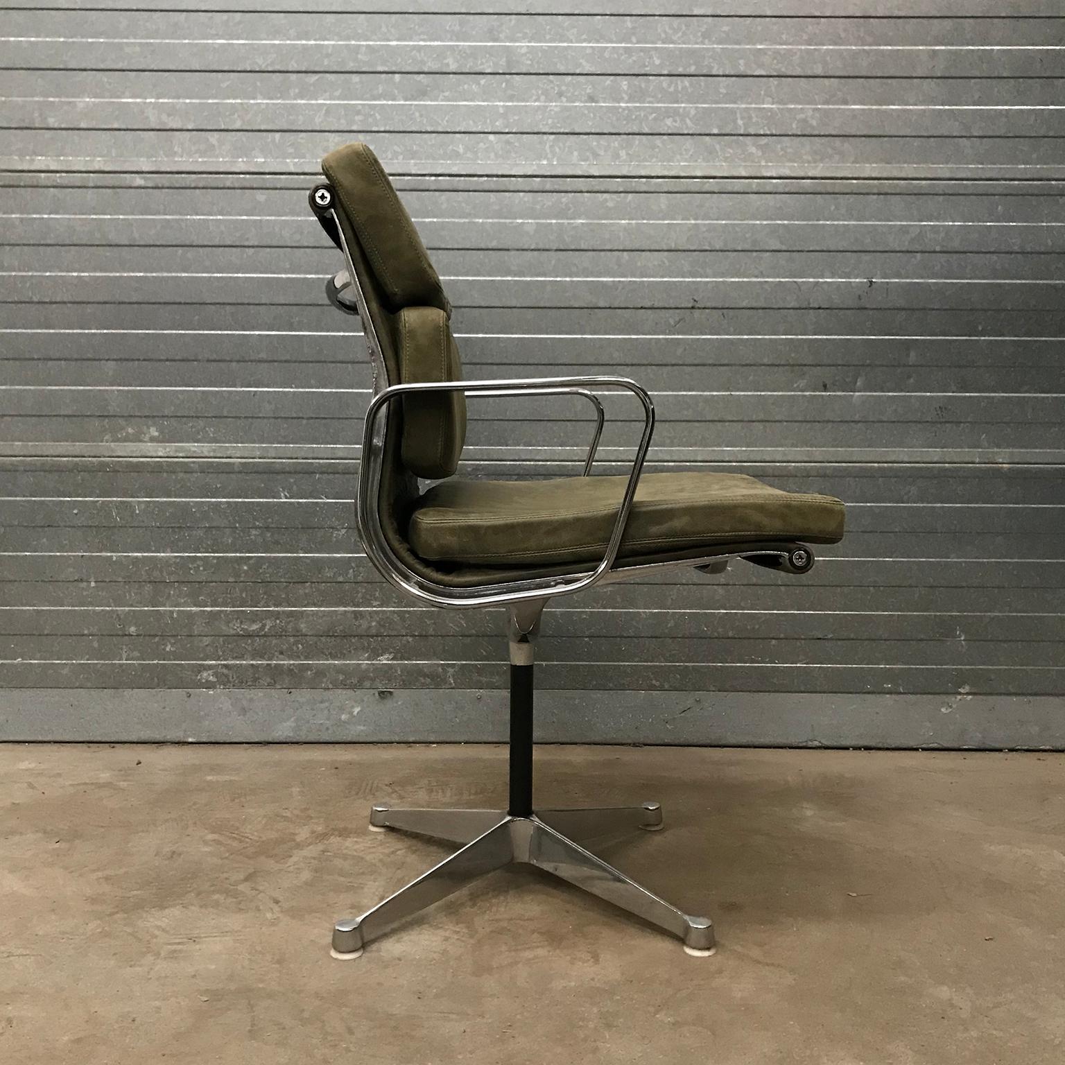 1958, Eames for Herman Miller, Early EA 207 Softpad in Green Vintage Leather In Good Condition In Amsterdam IJMuiden, NL