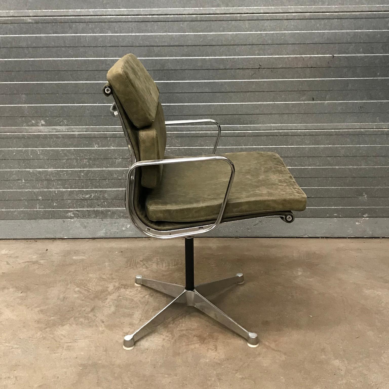 Mid-20th Century 1958, Eames for Herman Miller, Early EA 207 Softpad in Green Vintage Leather