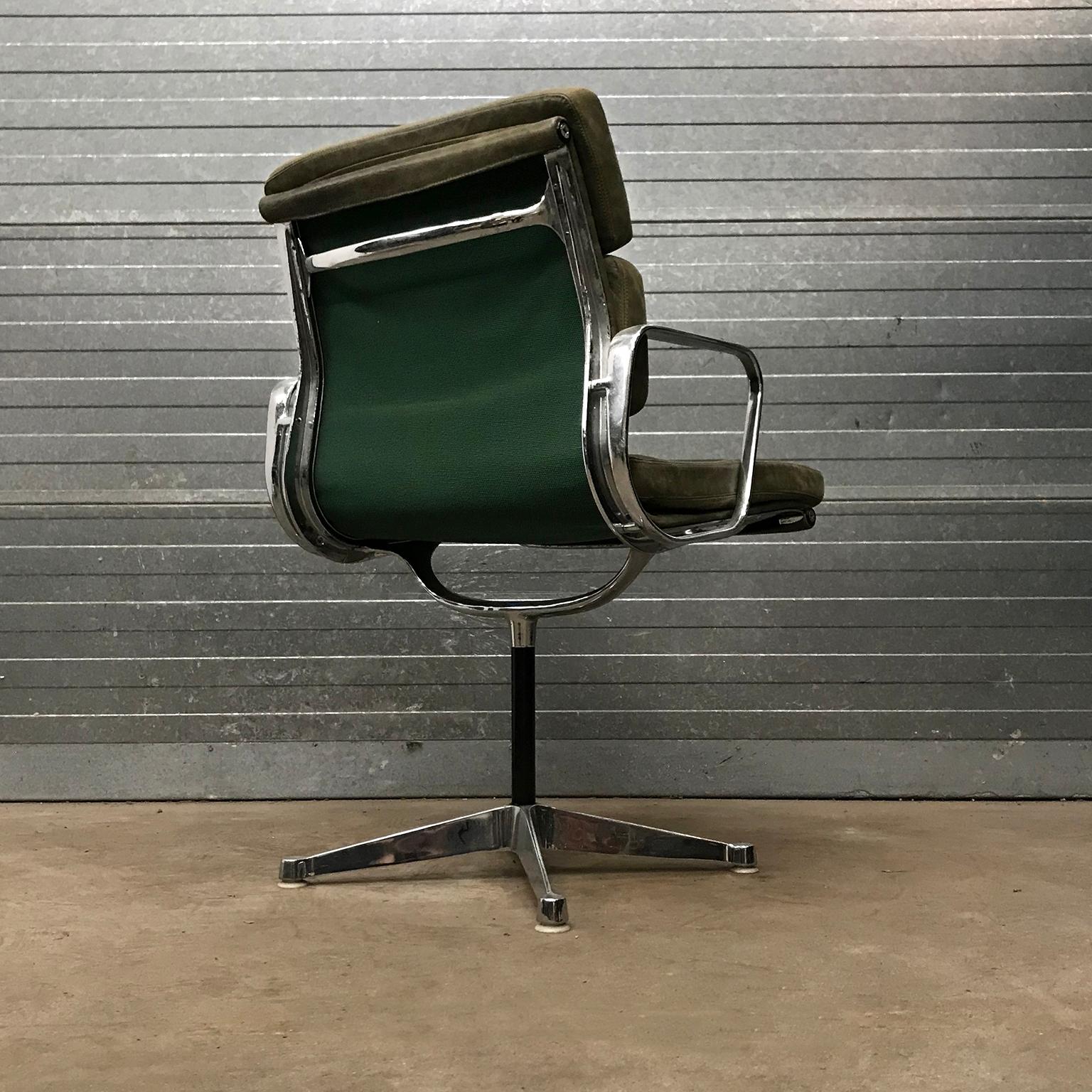 Aluminum 1958, Eames for Herman Miller, Early EA 207 Softpad in Green Vintage Leather