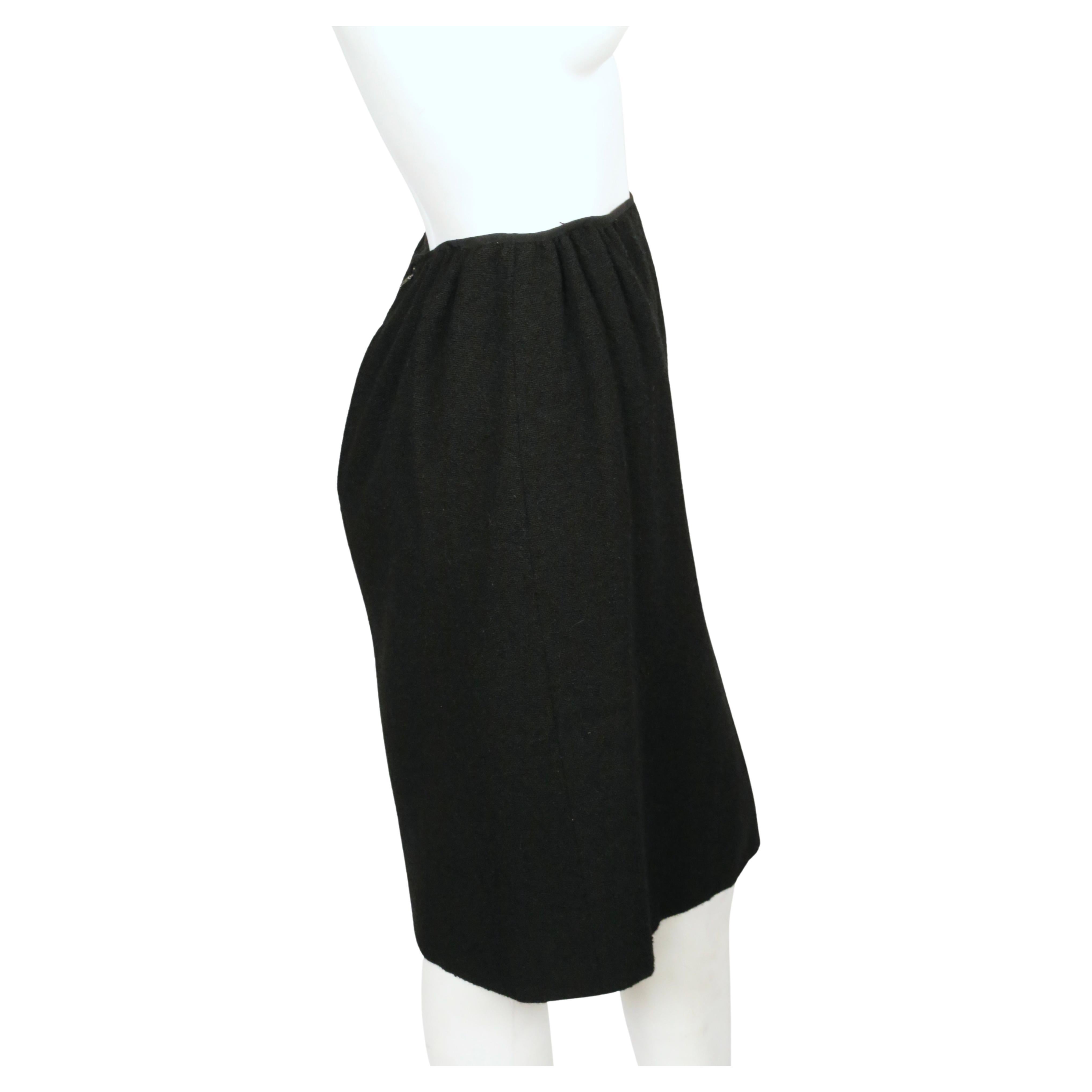 1958 EISA by CRISTOBAL BALENCIAGA haute couture tailleur jupe en laine bouclée noire en vente 5