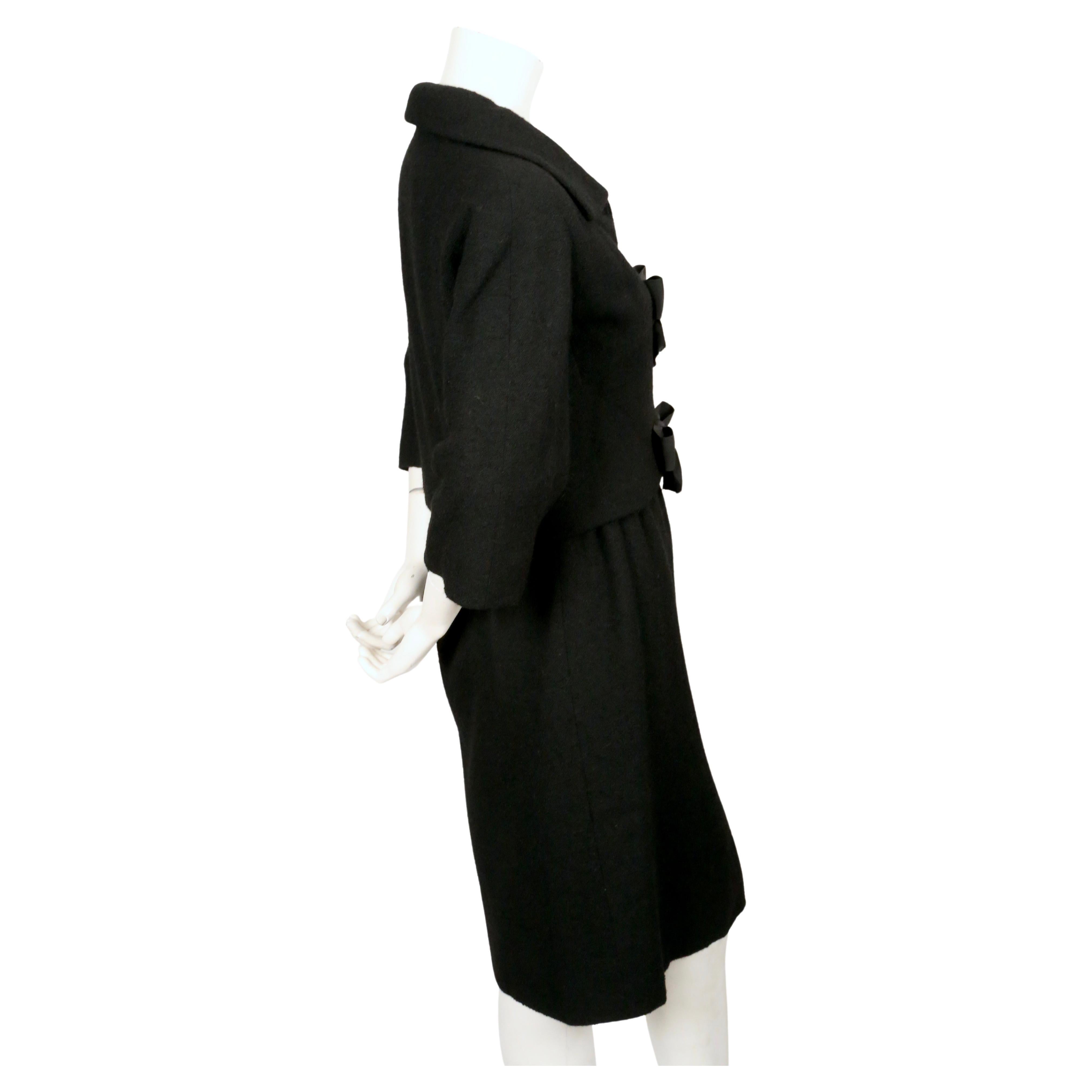 Noir 1958 EISA by CRISTOBAL BALENCIAGA haute couture tailleur jupe en laine bouclée noire en vente