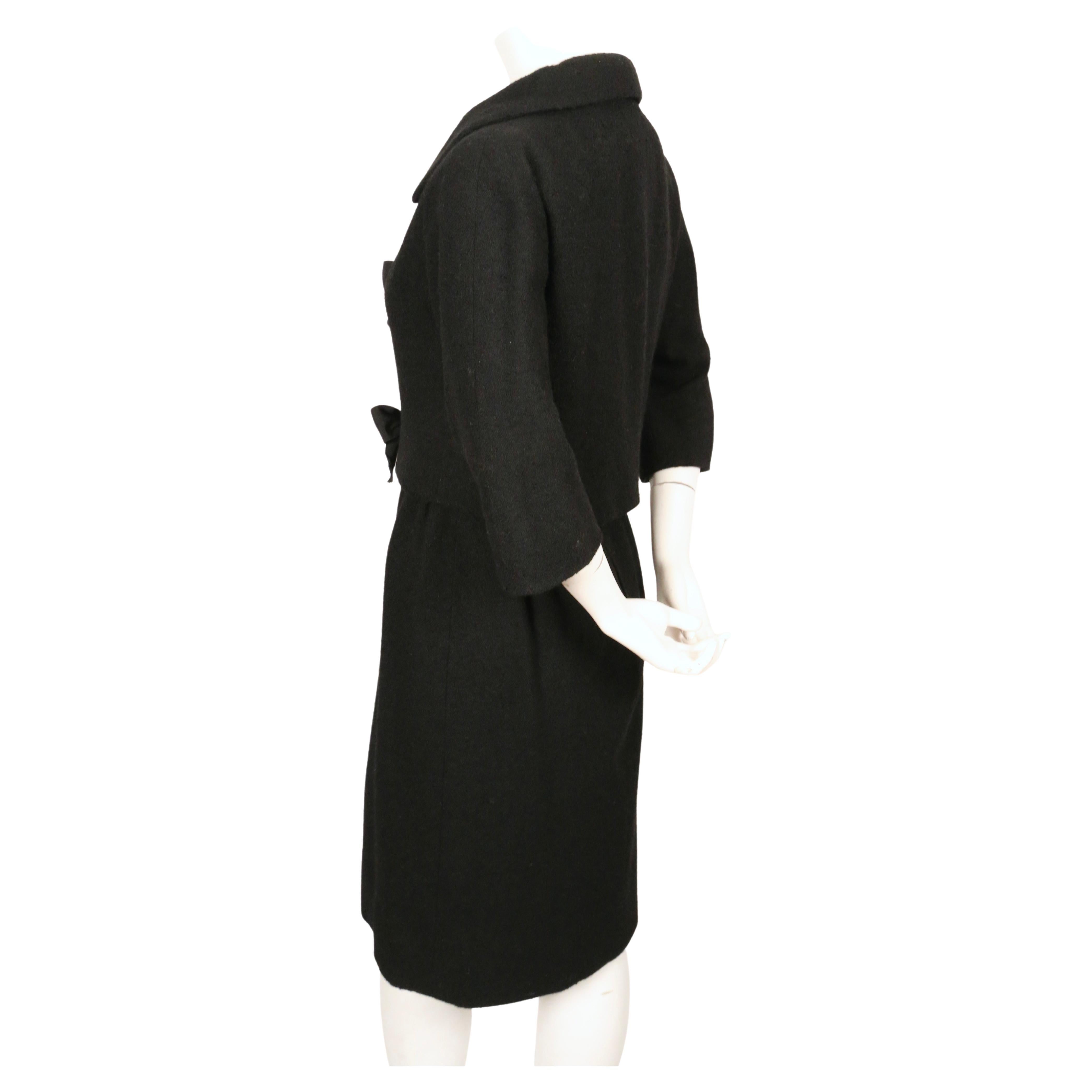 1958 EISA by CRISTOBAL BALENCIAGA haute couture tailleur jupe en laine bouclée noire en vente 1