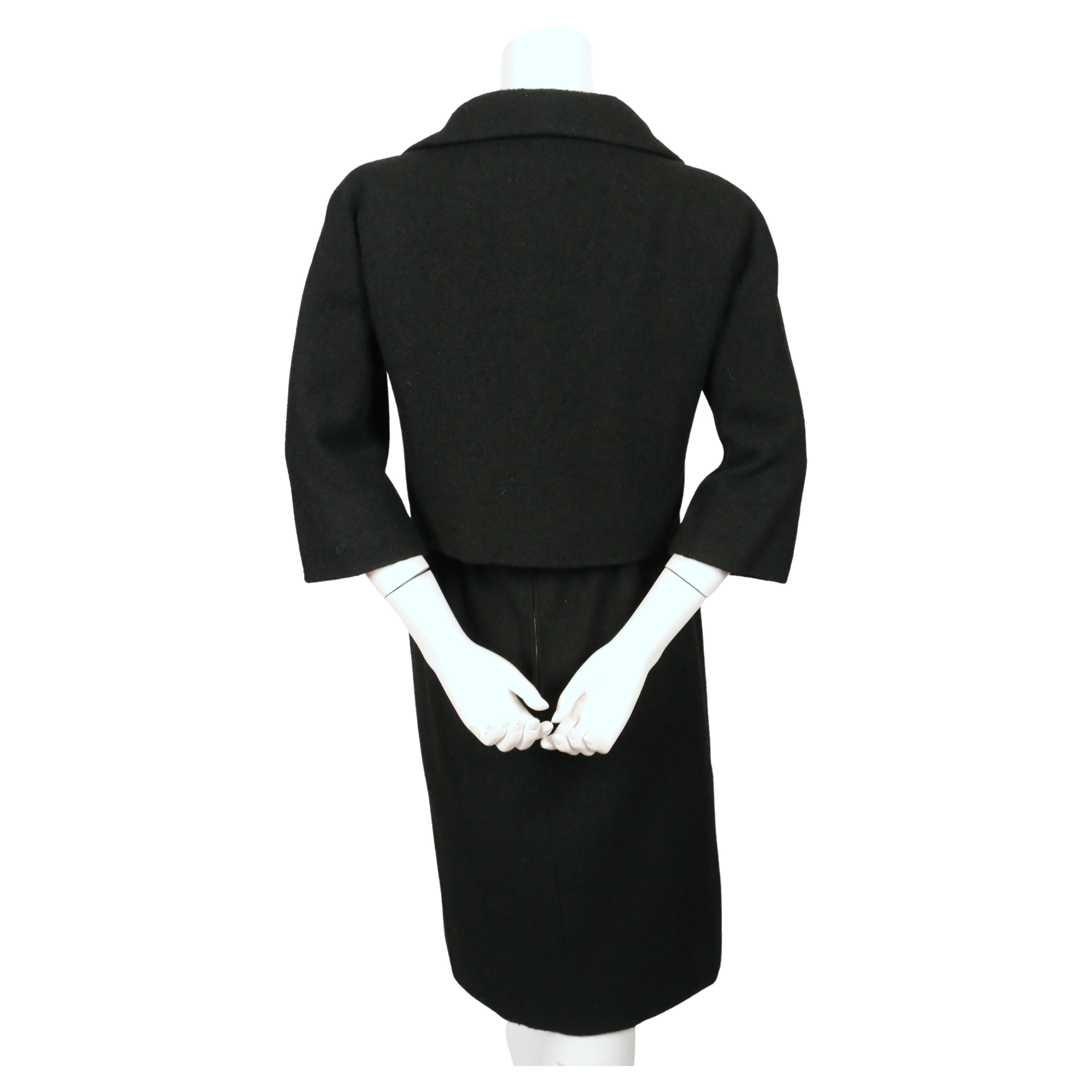 1958 EISA by CRISTOBAL BALENCIAGA haute couture tailleur jupe en laine bouclée noire en vente 2