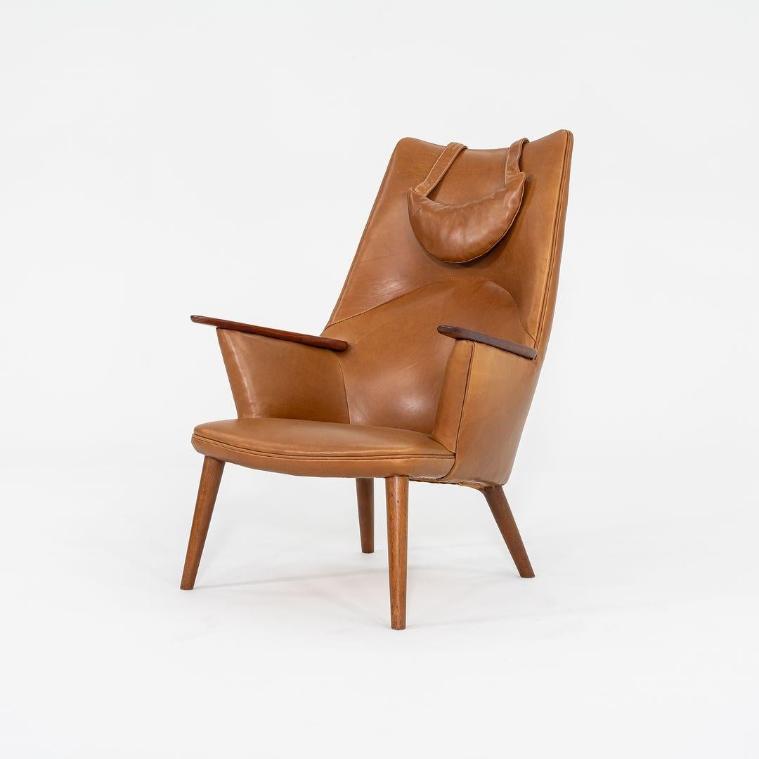 1958 Hans Wegner Loungesessel und Ottomane für A.P. Gestohlen in neuem Sattelleder (Moderne) im Angebot