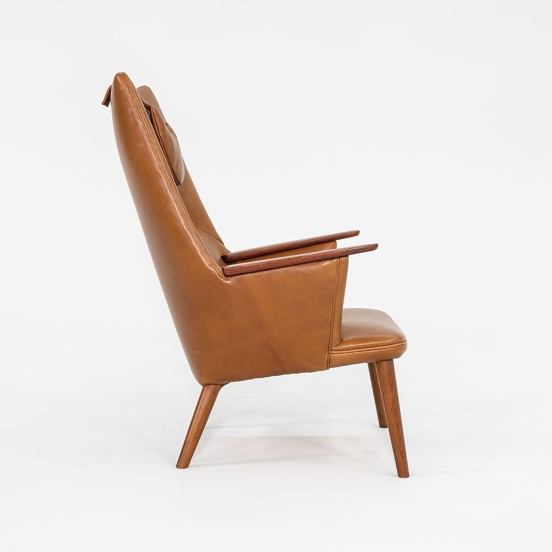 1958 Hans Wegner Loungesessel und Ottomane für A.P. Gestohlen in neuem Sattelleder (Mitte des 20. Jahrhunderts) im Angebot