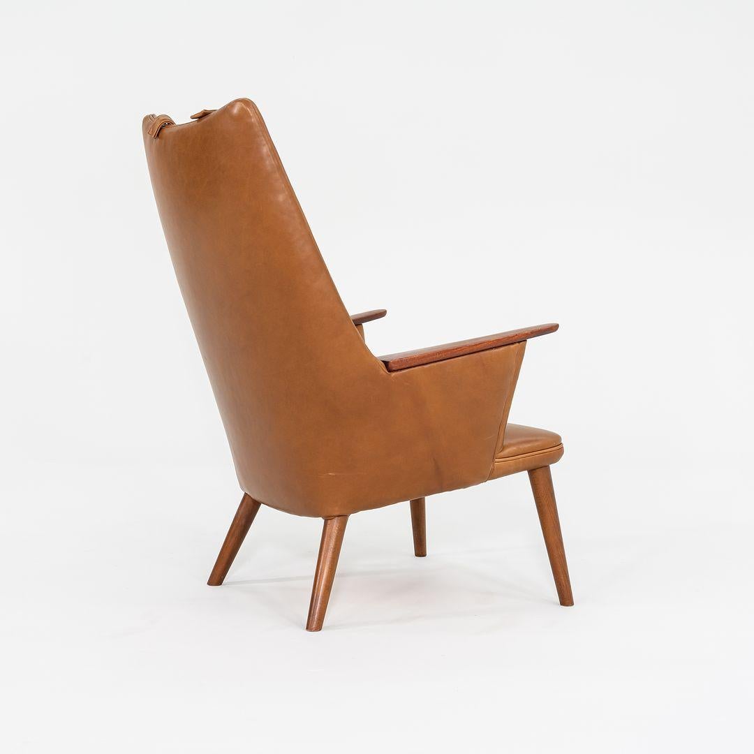 1958 Hans Wegner Loungesessel und Ottomane für A.P. Gestohlen in neuem Sattelleder im Angebot 1