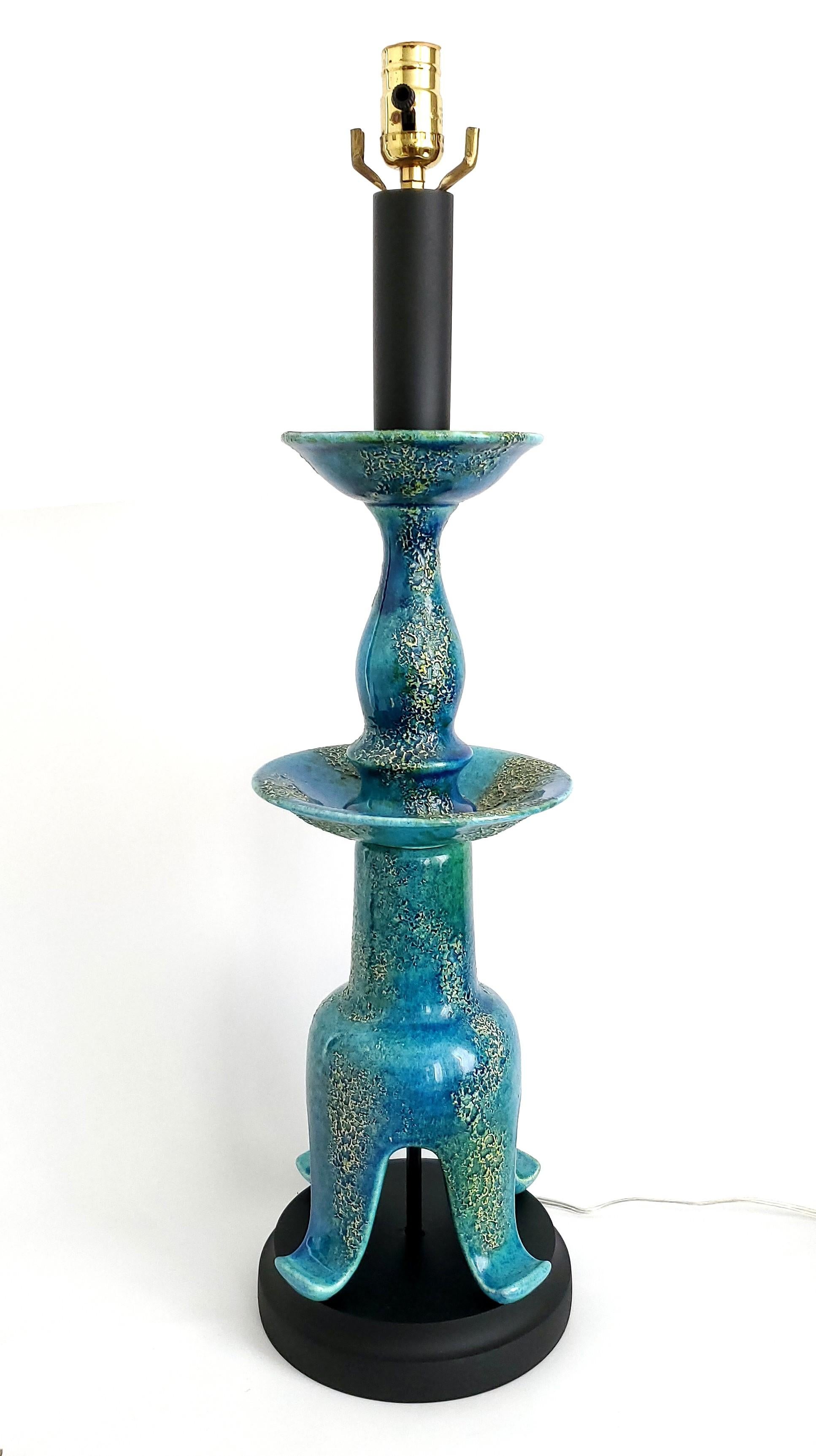 Mid-Century Modern Lampe de bureau Helmut Bruchman à glaçure étrusque bleu turquoise, 1958 par Haeger en vente