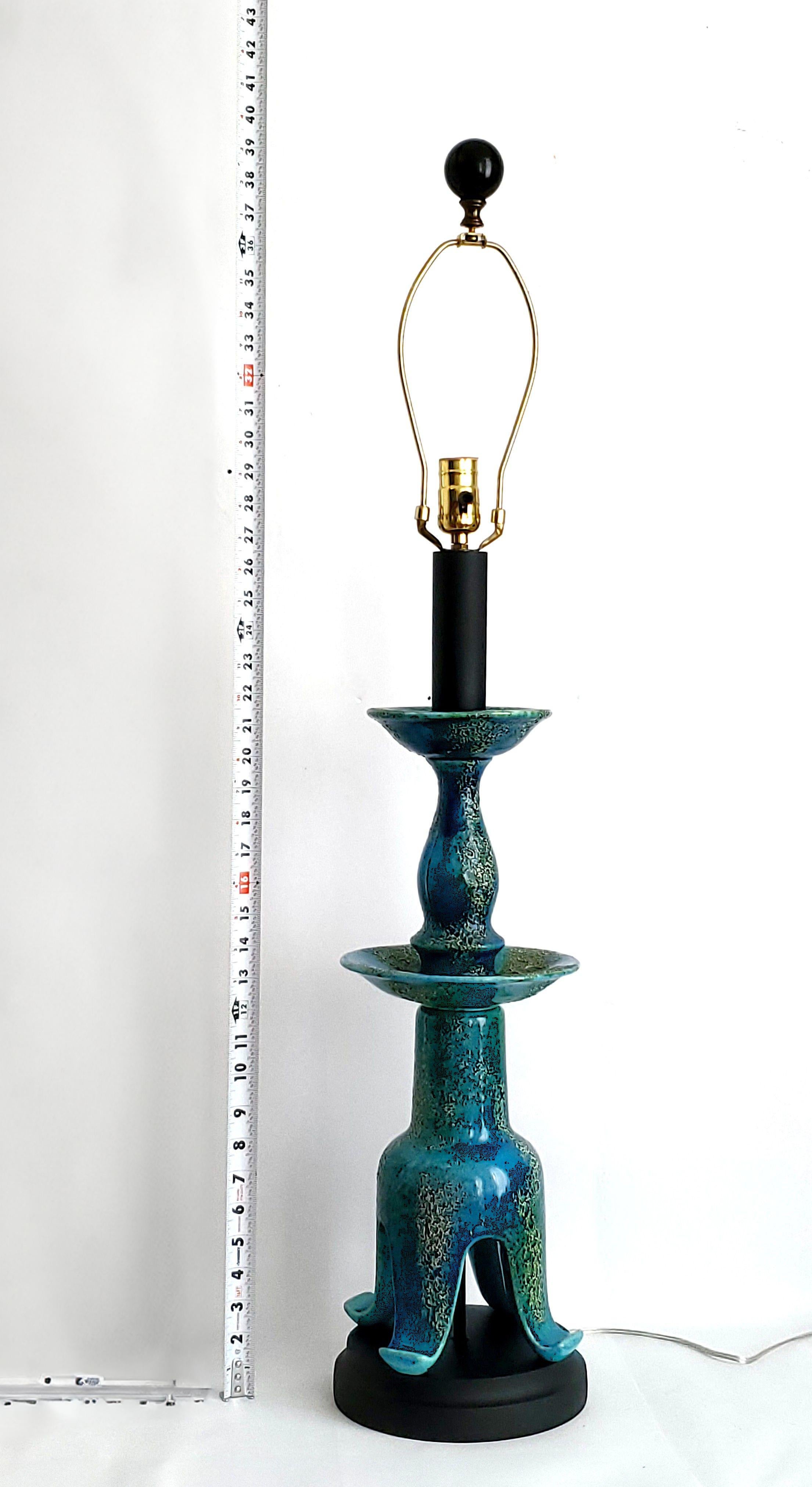 Américain Lampe de bureau Helmut Bruchman à glaçure étrusque bleu turquoise, 1958 par Haeger en vente