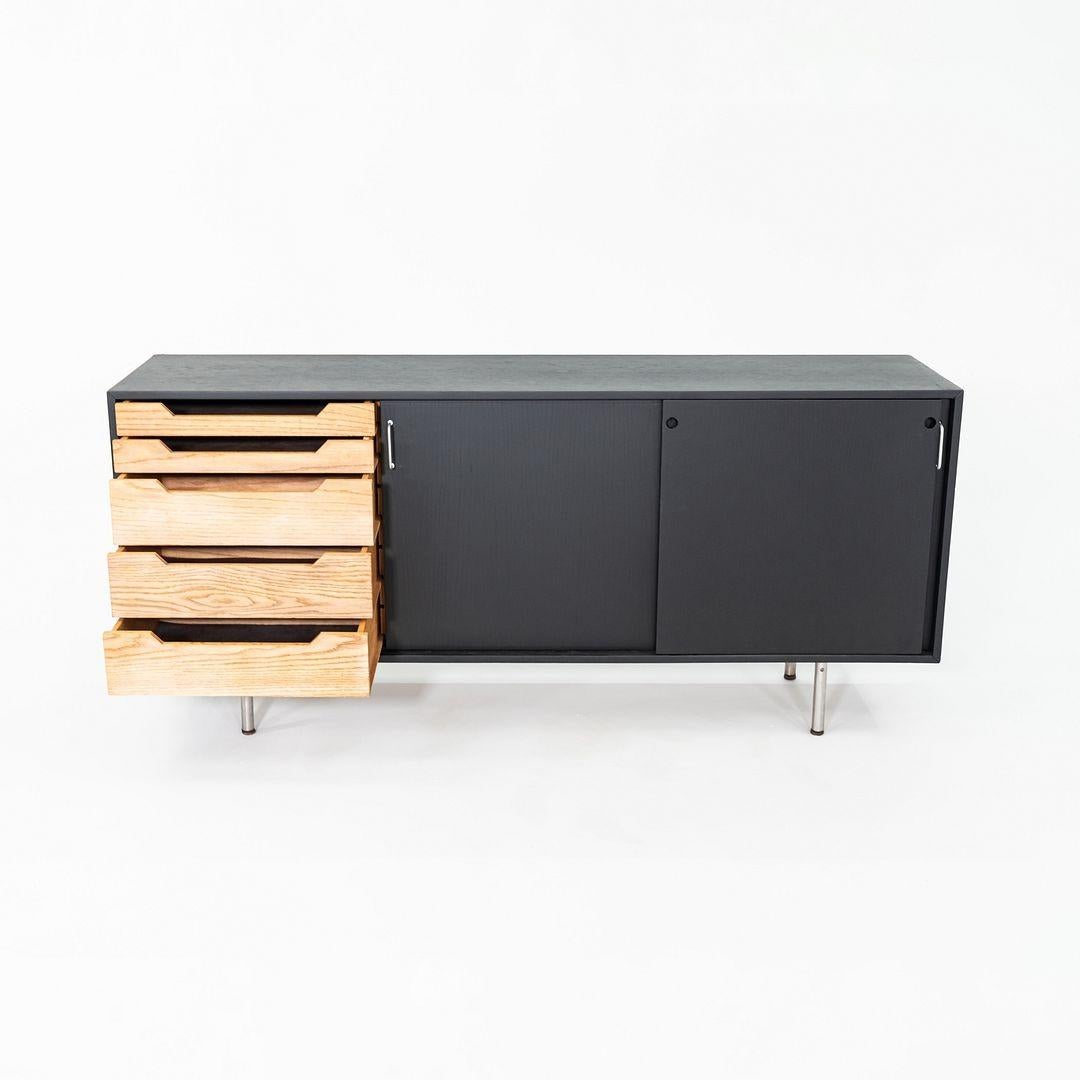 Américain Crédence / armoire Jens Risom en chêne ébénisé de Seagram Building, 1958 en vente