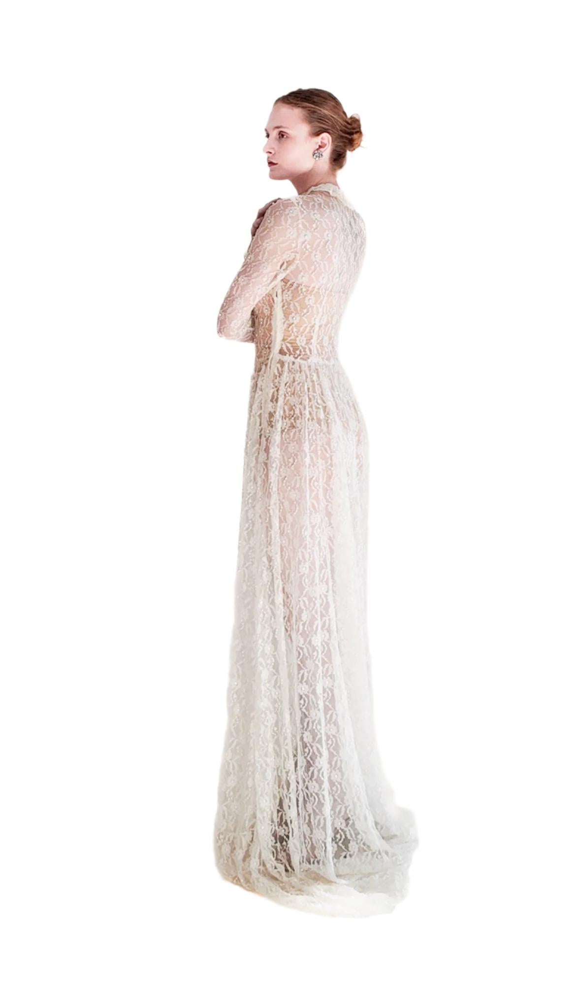 1958 Long Sleeve Button Front Collared Lace Wedding Gown with Train In Good Condition For Sale In Los Angeles, CA