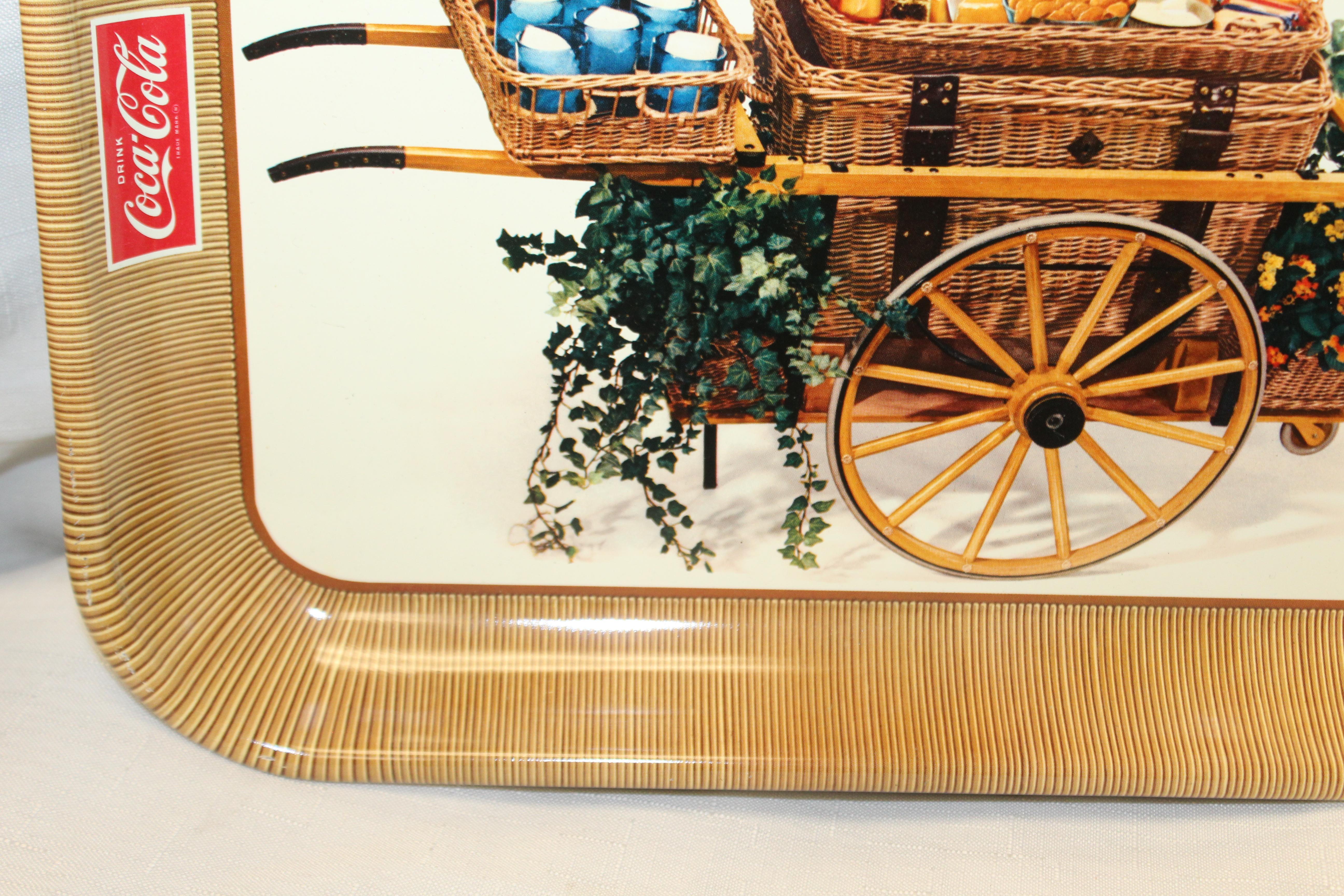 Original Werbetablett von Coca-Cola „Picnic Cart“ aus dem Jahr 1958 (Mitte des 20. Jahrhunderts) im Angebot
