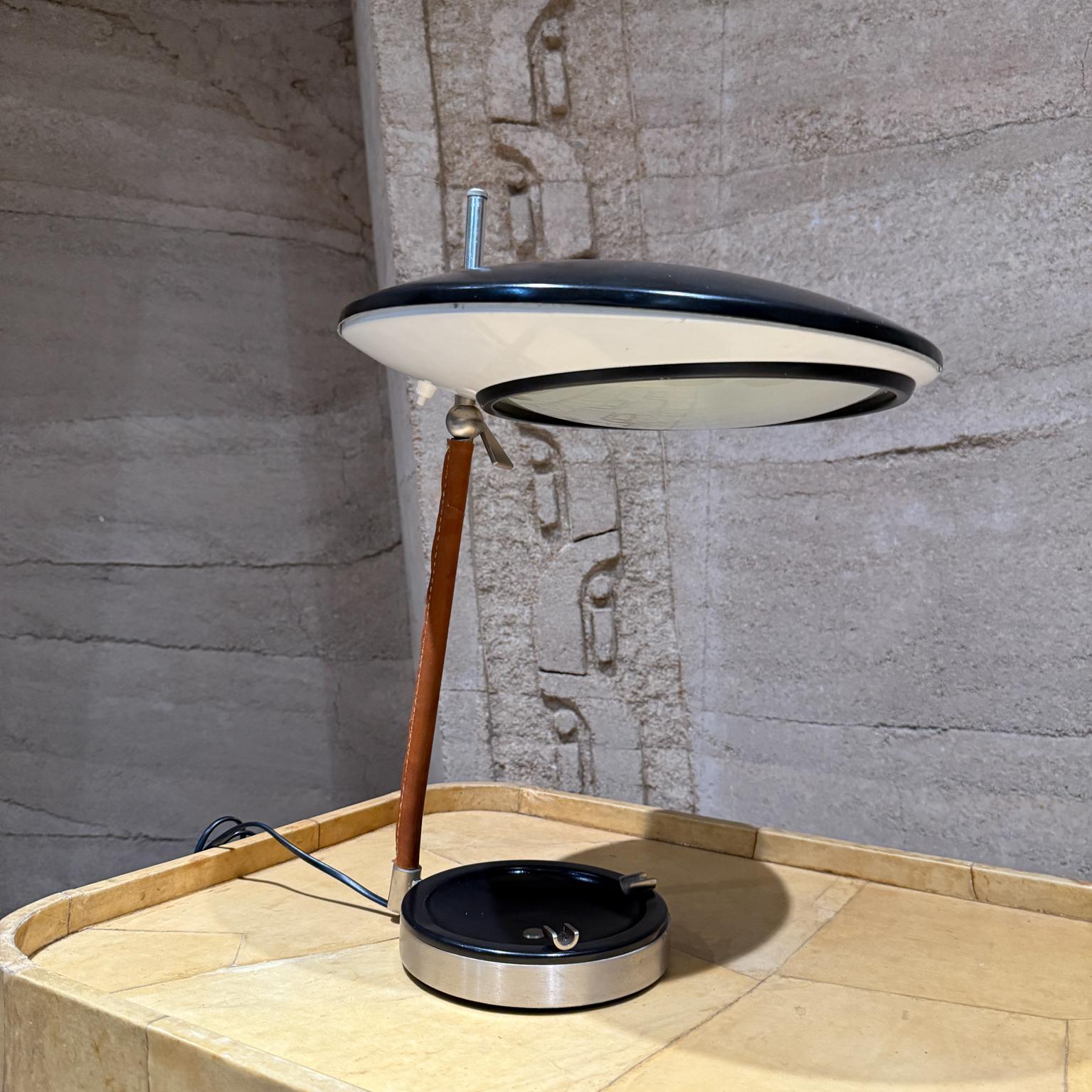 Milieu du XXe siècle Lampe de bureau Oscar Torlasco modèle 567 pour Lumi Milano, 1958 en vente