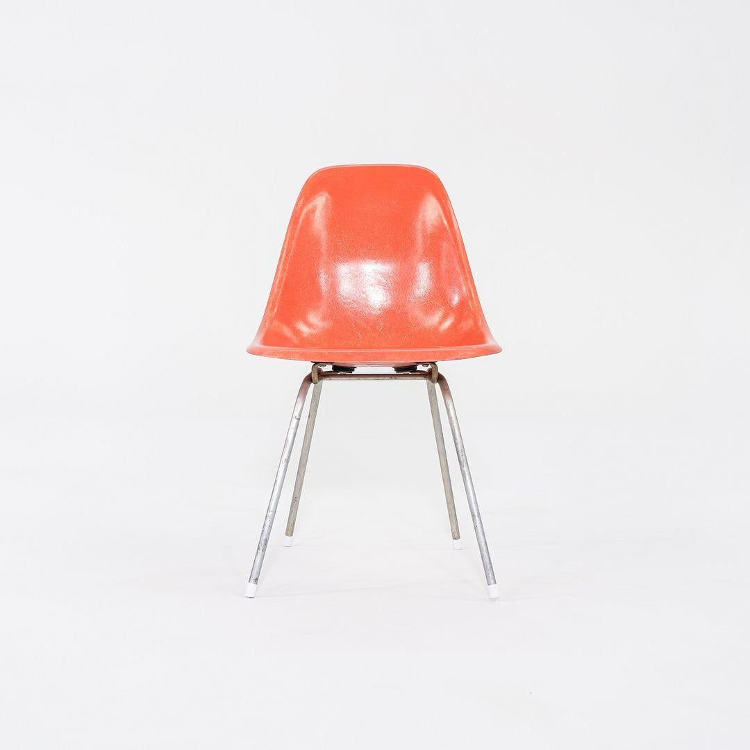 1958 Pair of Herman Miller Eames Fiberglass Dining Shell Chair w/ Chrome H Base en vente 4