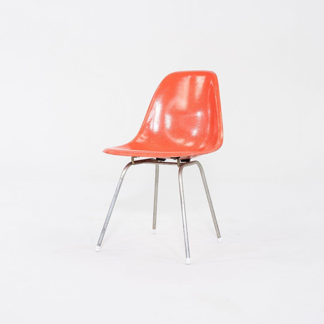 Américain 1958 Pair of Herman Miller Eames Fiberglass Dining Shell Chair w/ Chrome H Base en vente